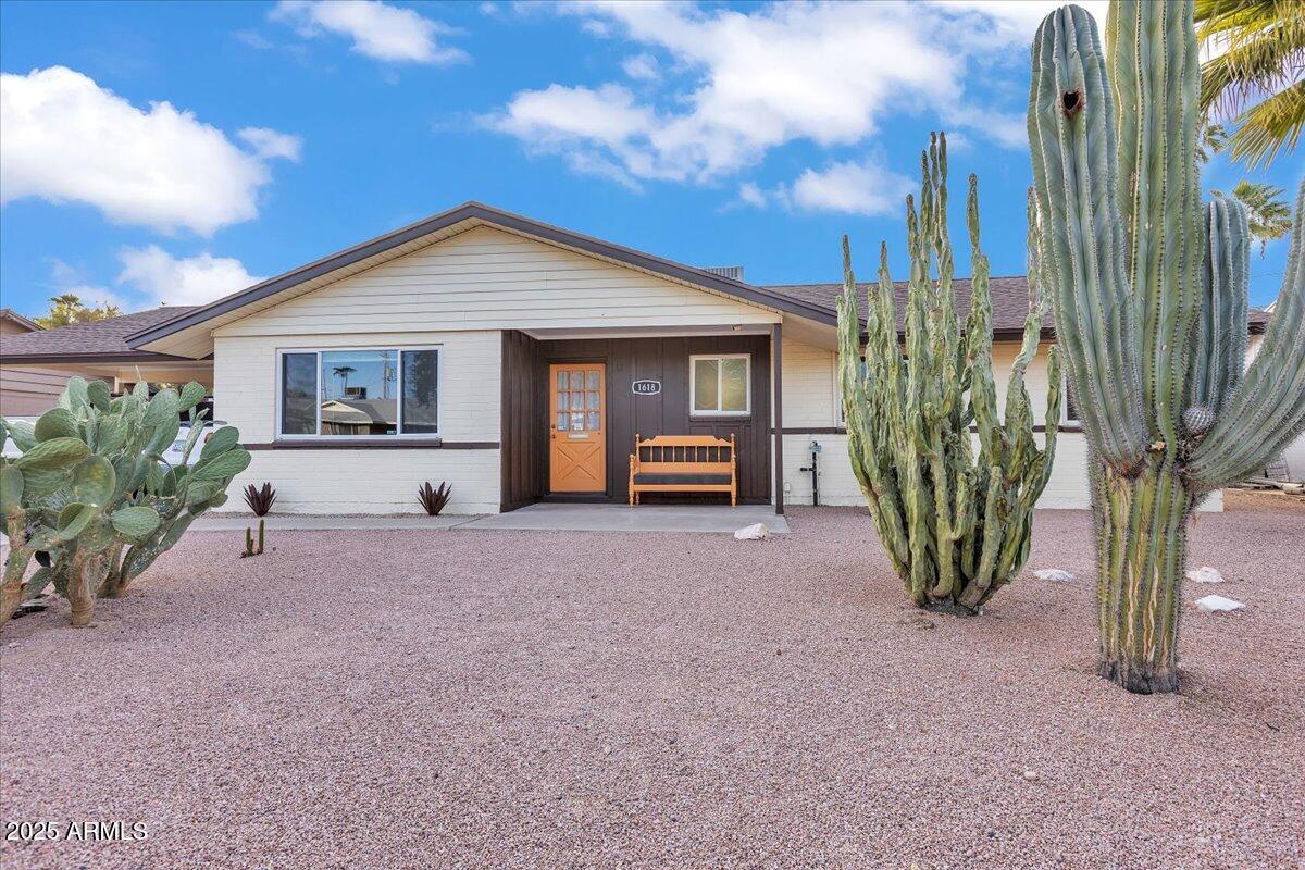 1618 N McAllister Avenue