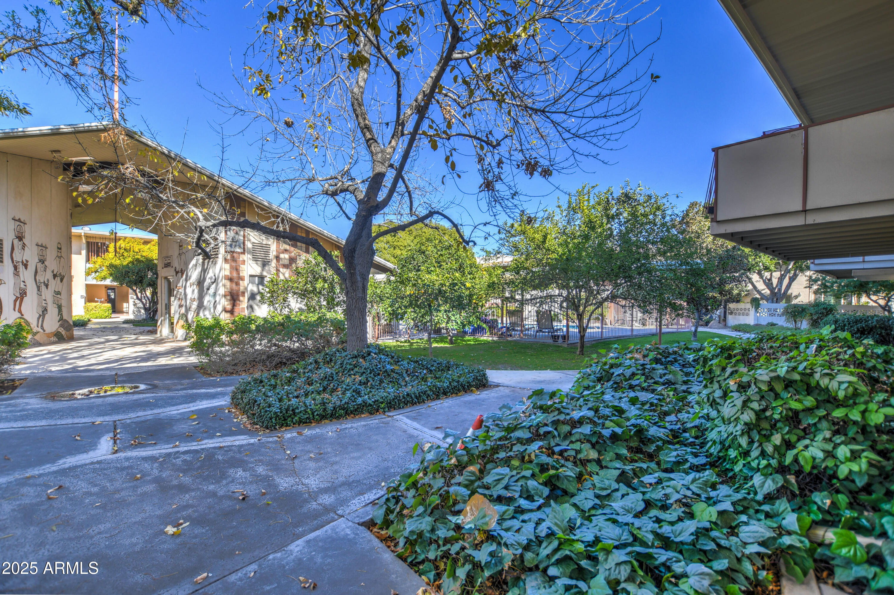 500 W CLARENDON Avenue # F5