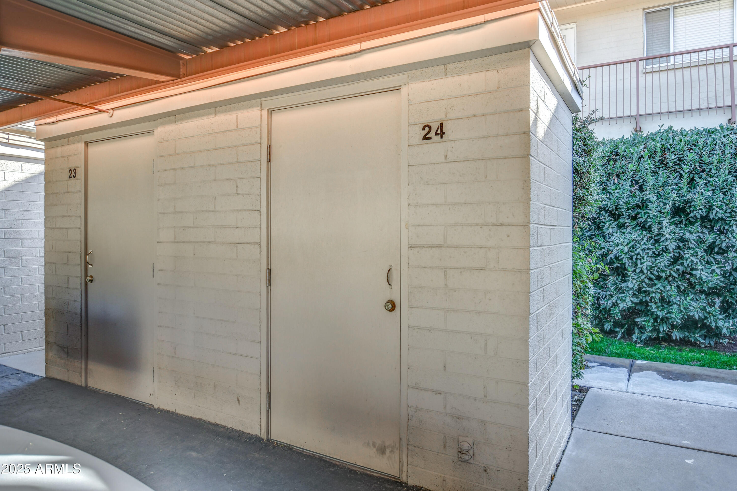 500 W CLARENDON Avenue # F5
