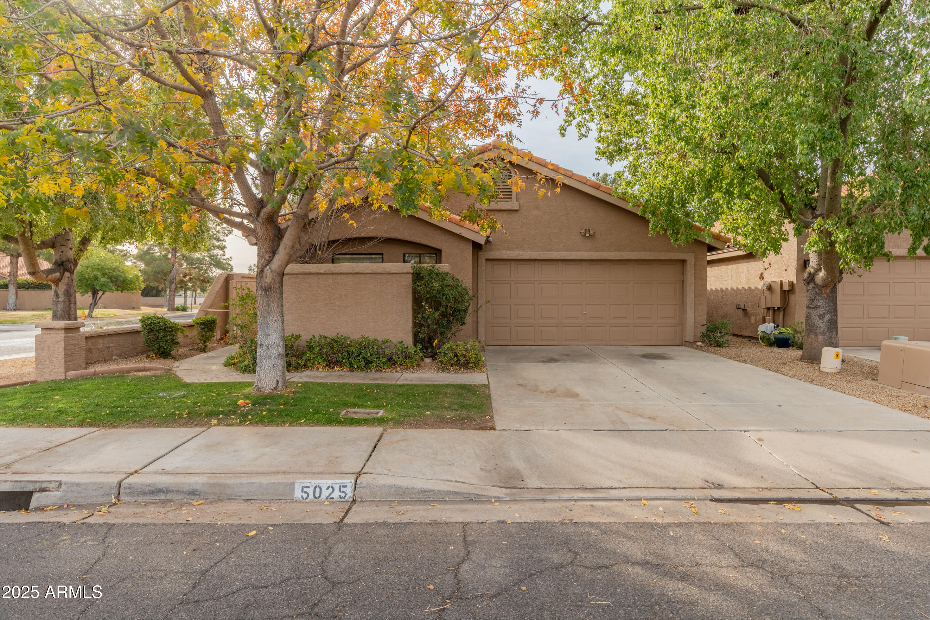 5025 E WALTANN Lane