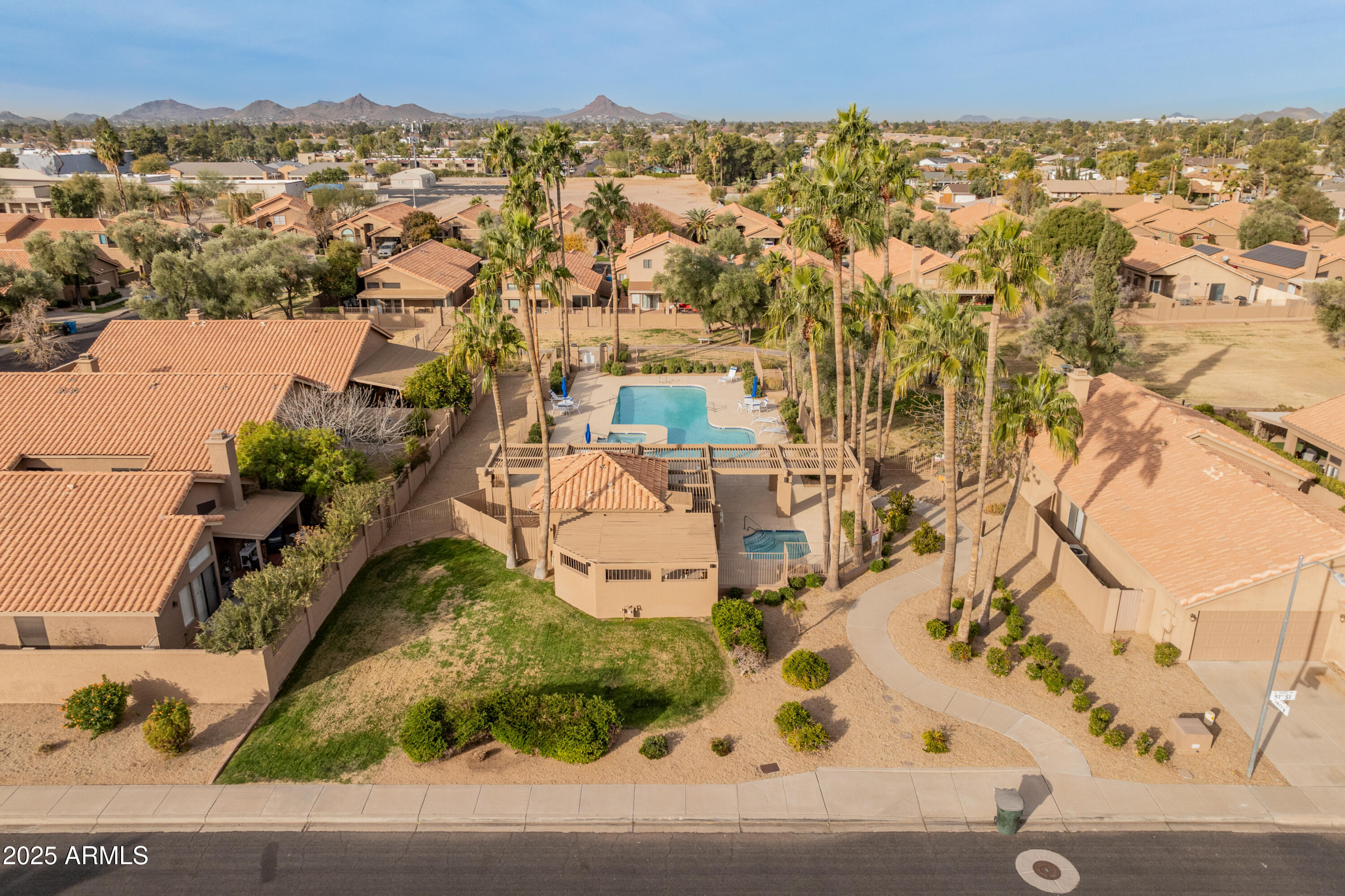 5025 E WALTANN Lane