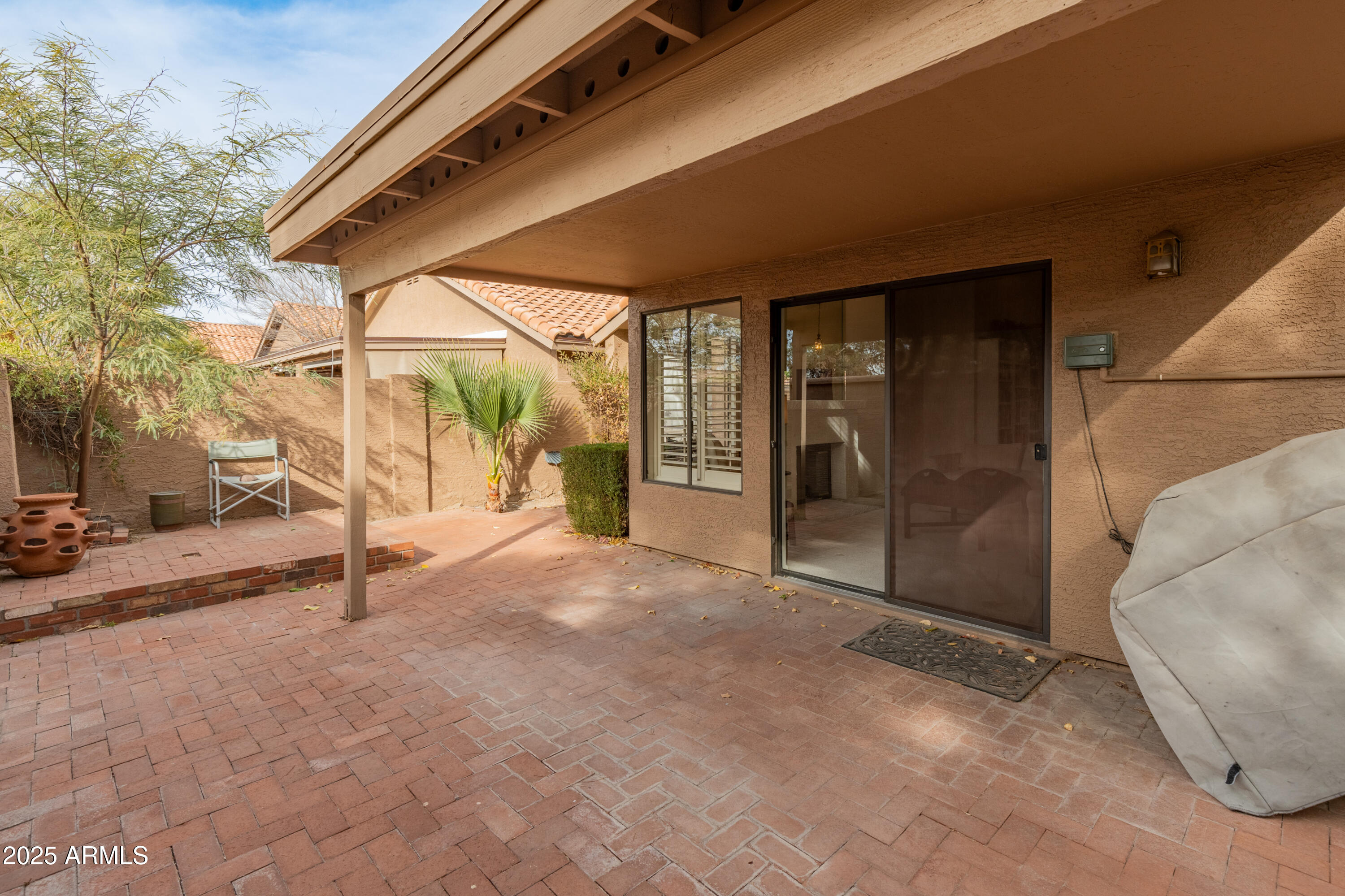 5025 E WALTANN Lane