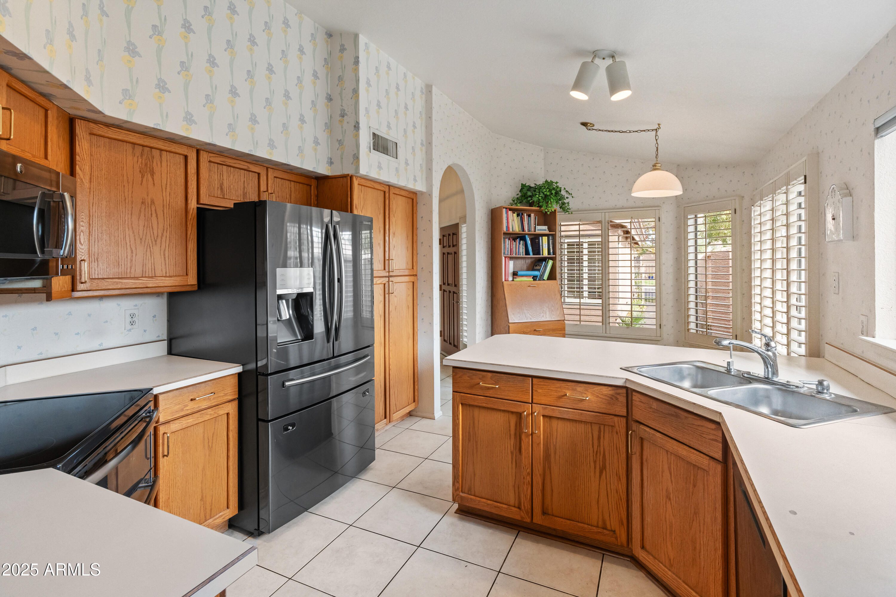 5025 E WALTANN Lane