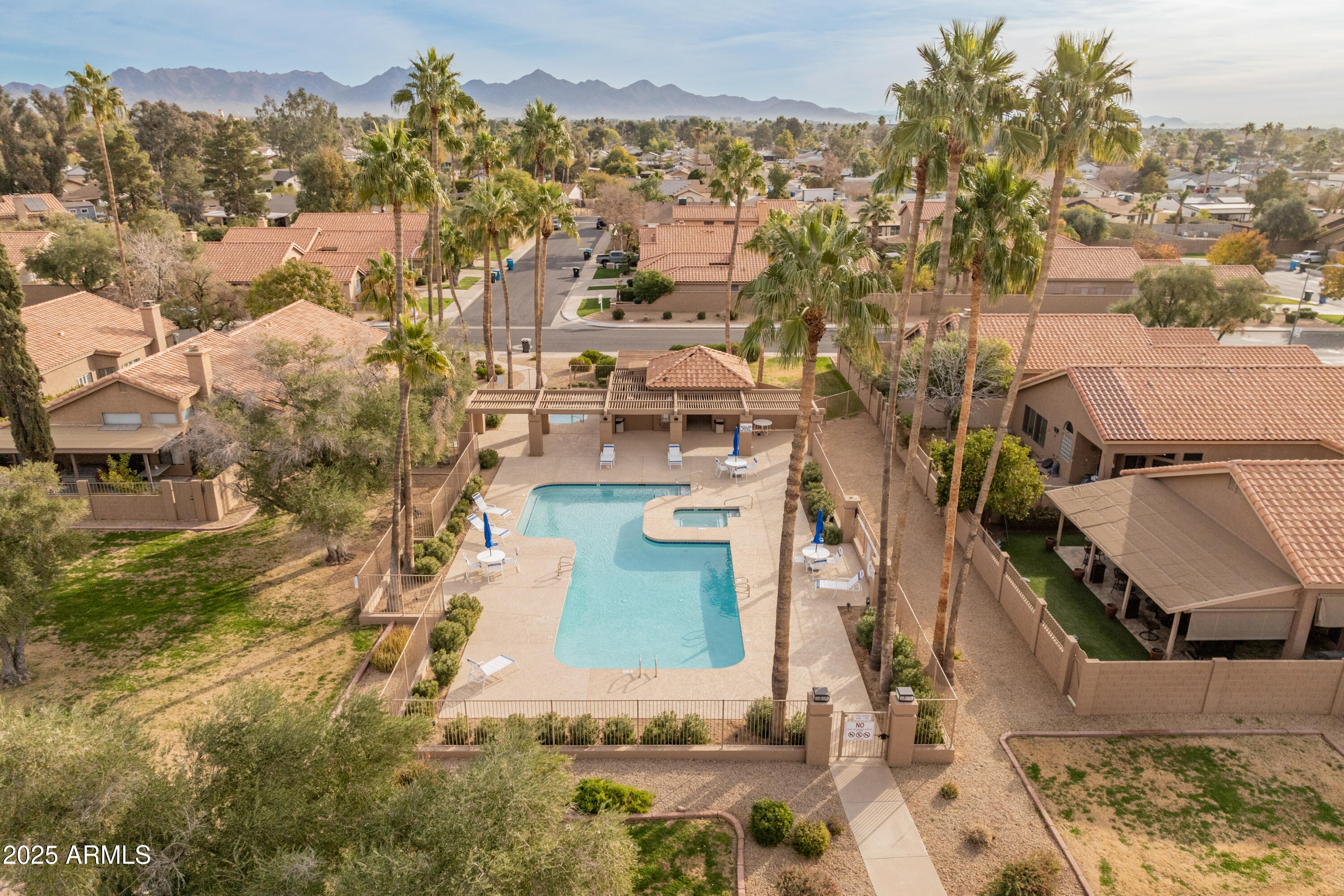 5025 E WALTANN Lane