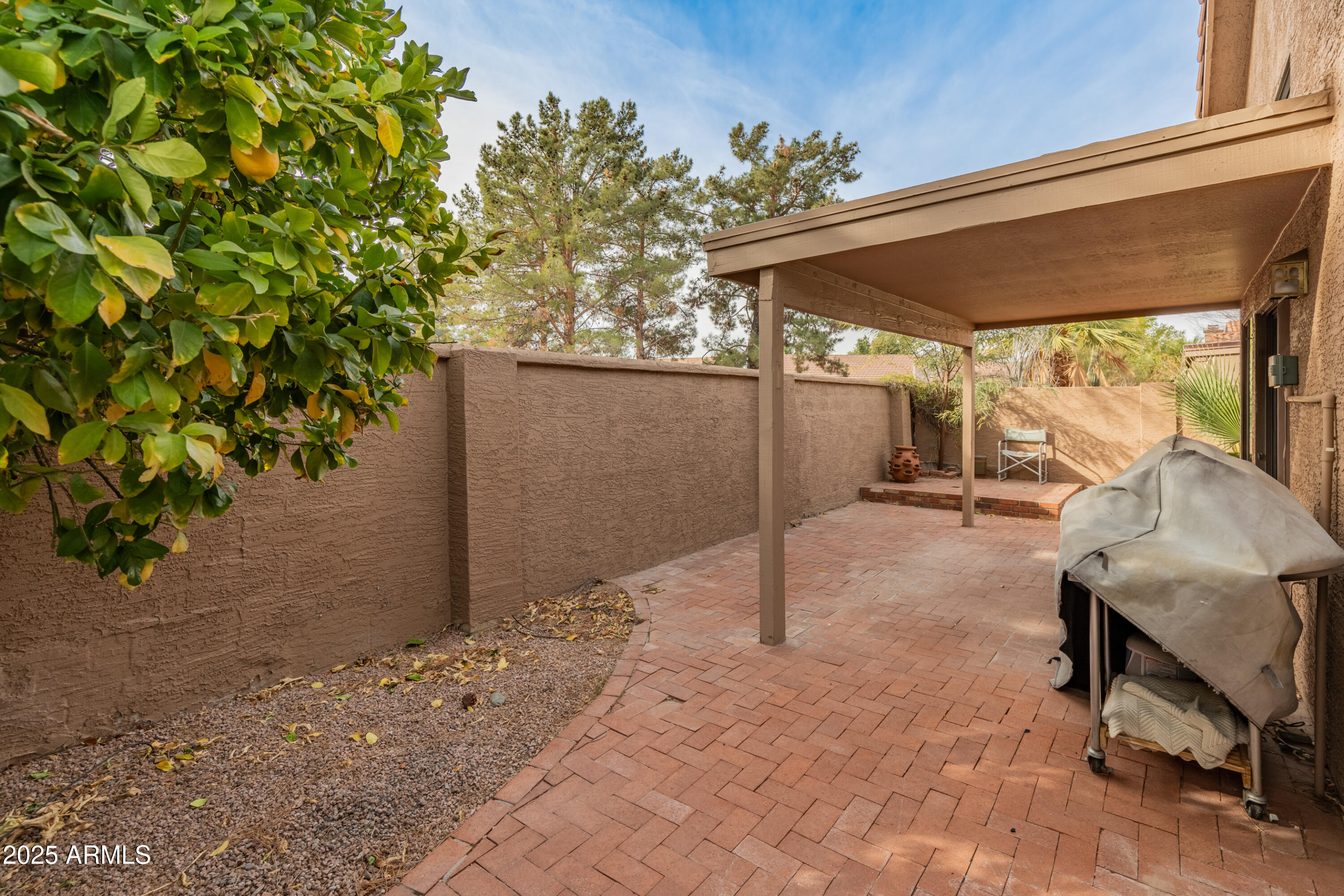 5025 E WALTANN Lane