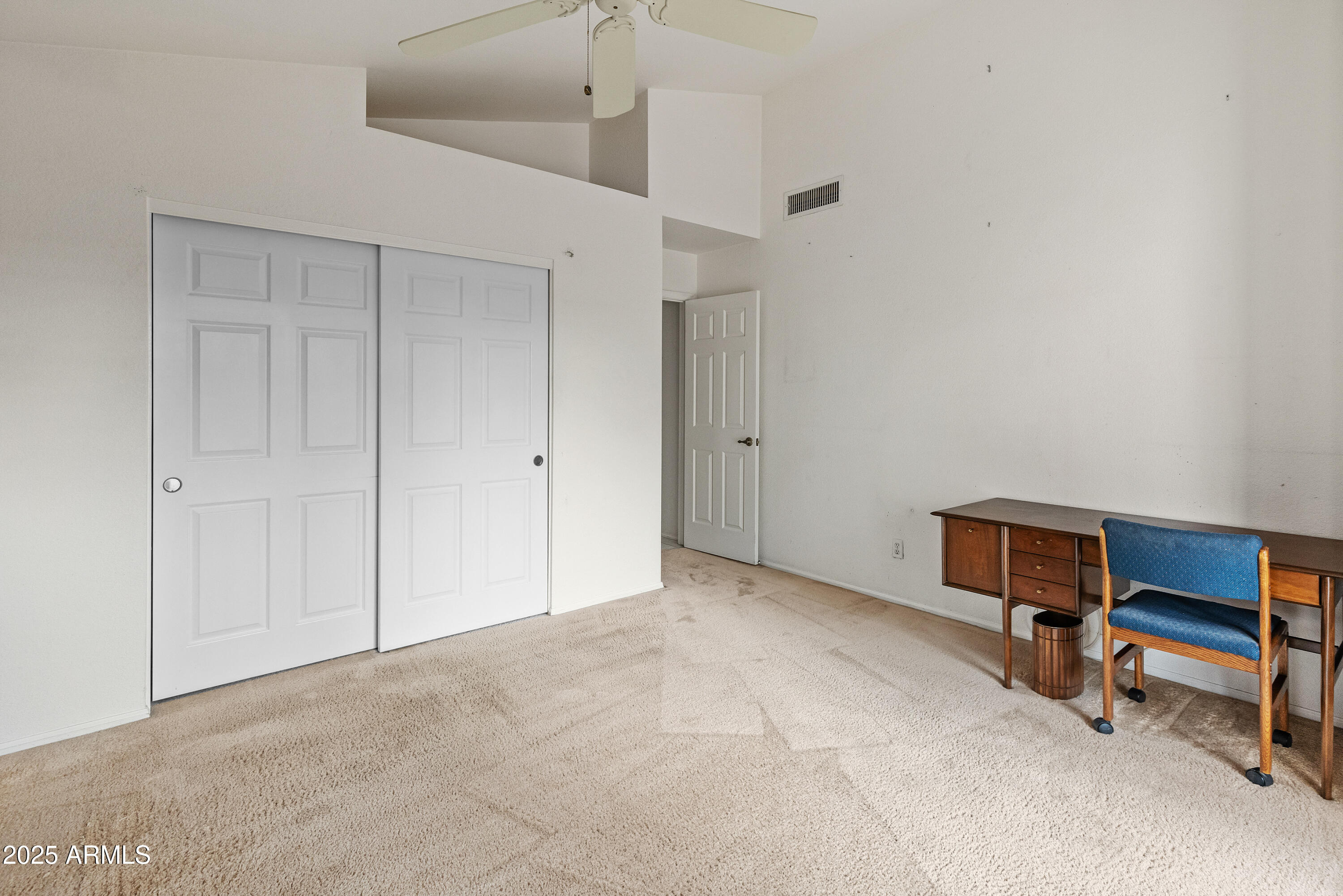 5025 E WALTANN Lane