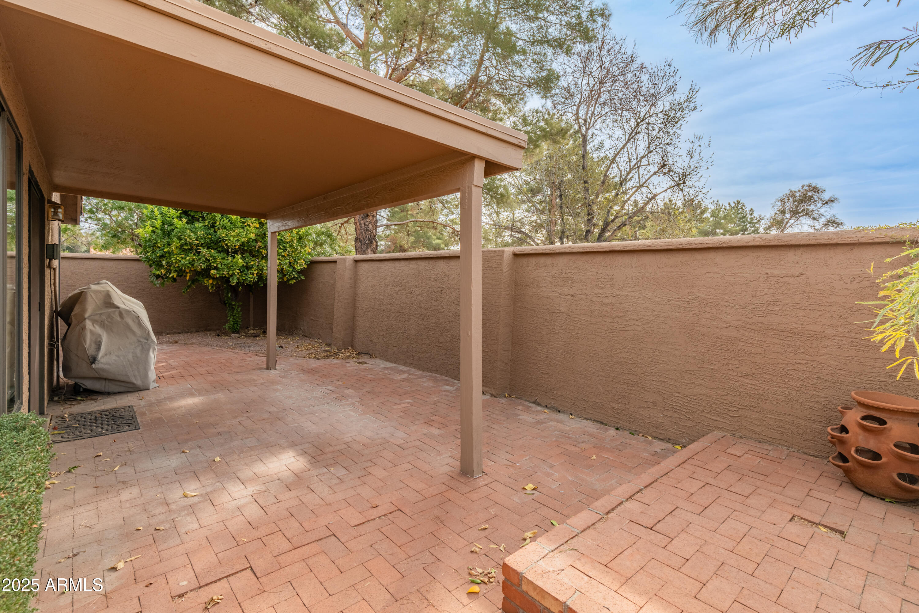 5025 E WALTANN Lane