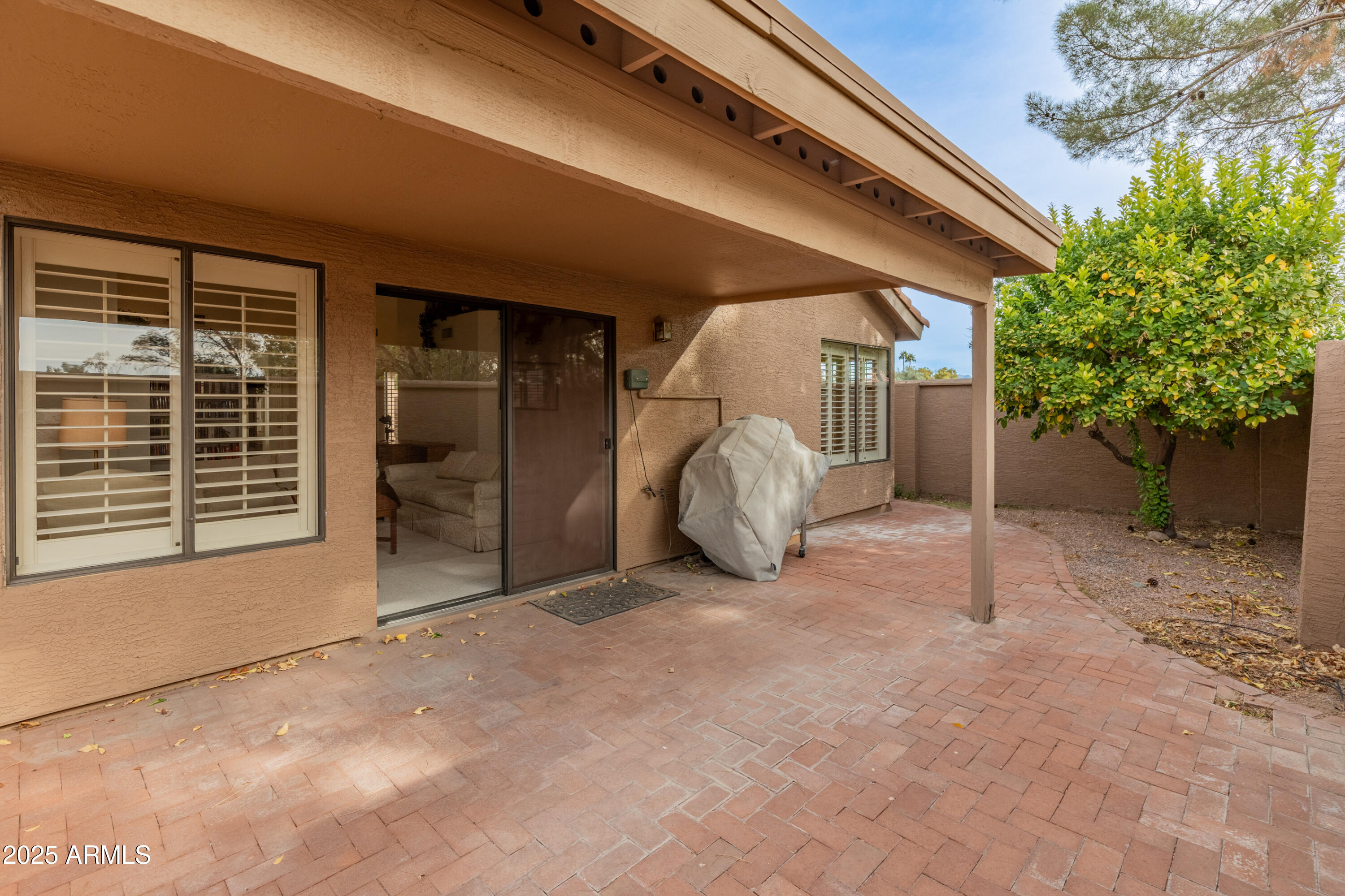 5025 E WALTANN Lane