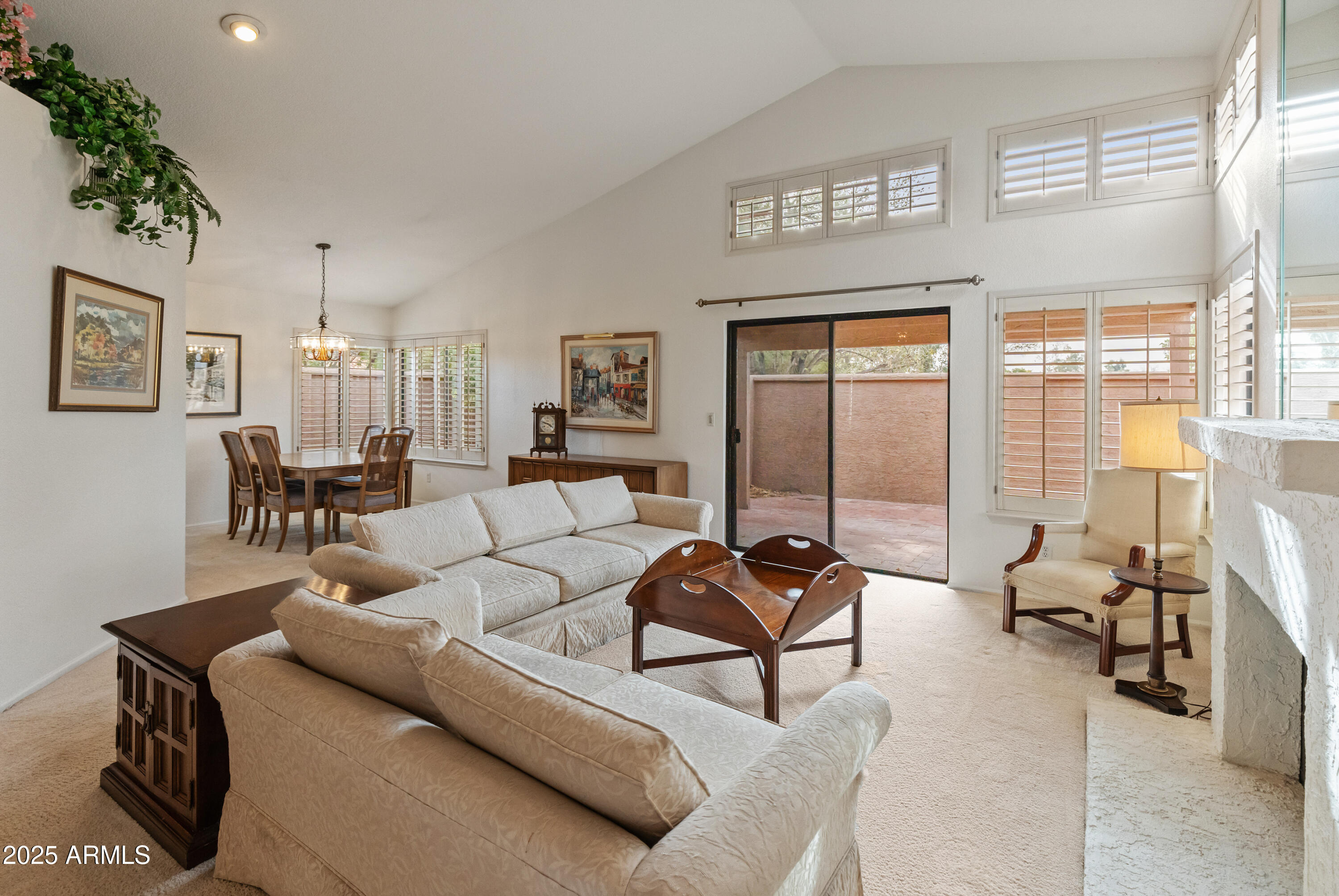 5025 E WALTANN Lane