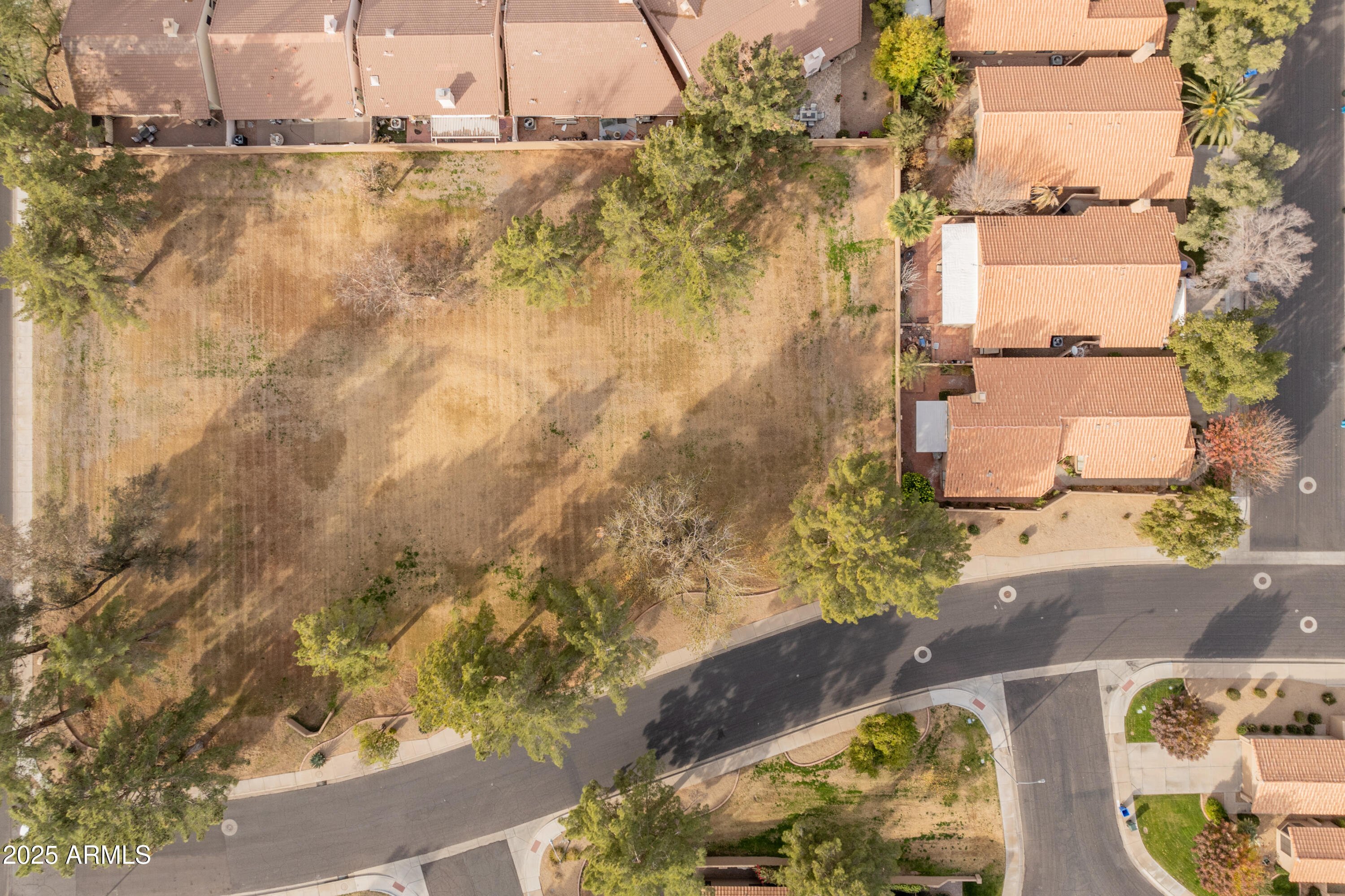 5025 E WALTANN Lane