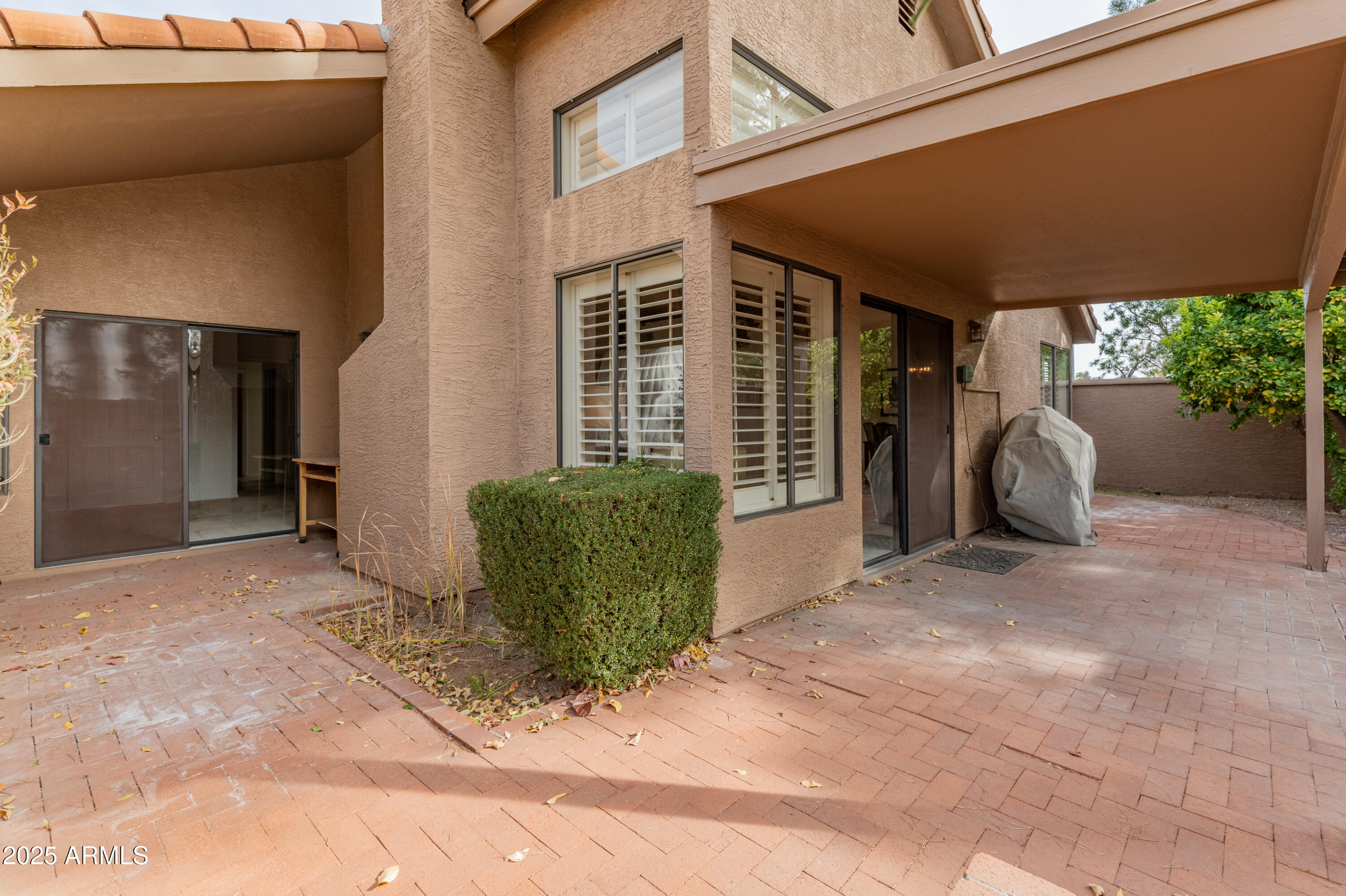 5025 E WALTANN Lane