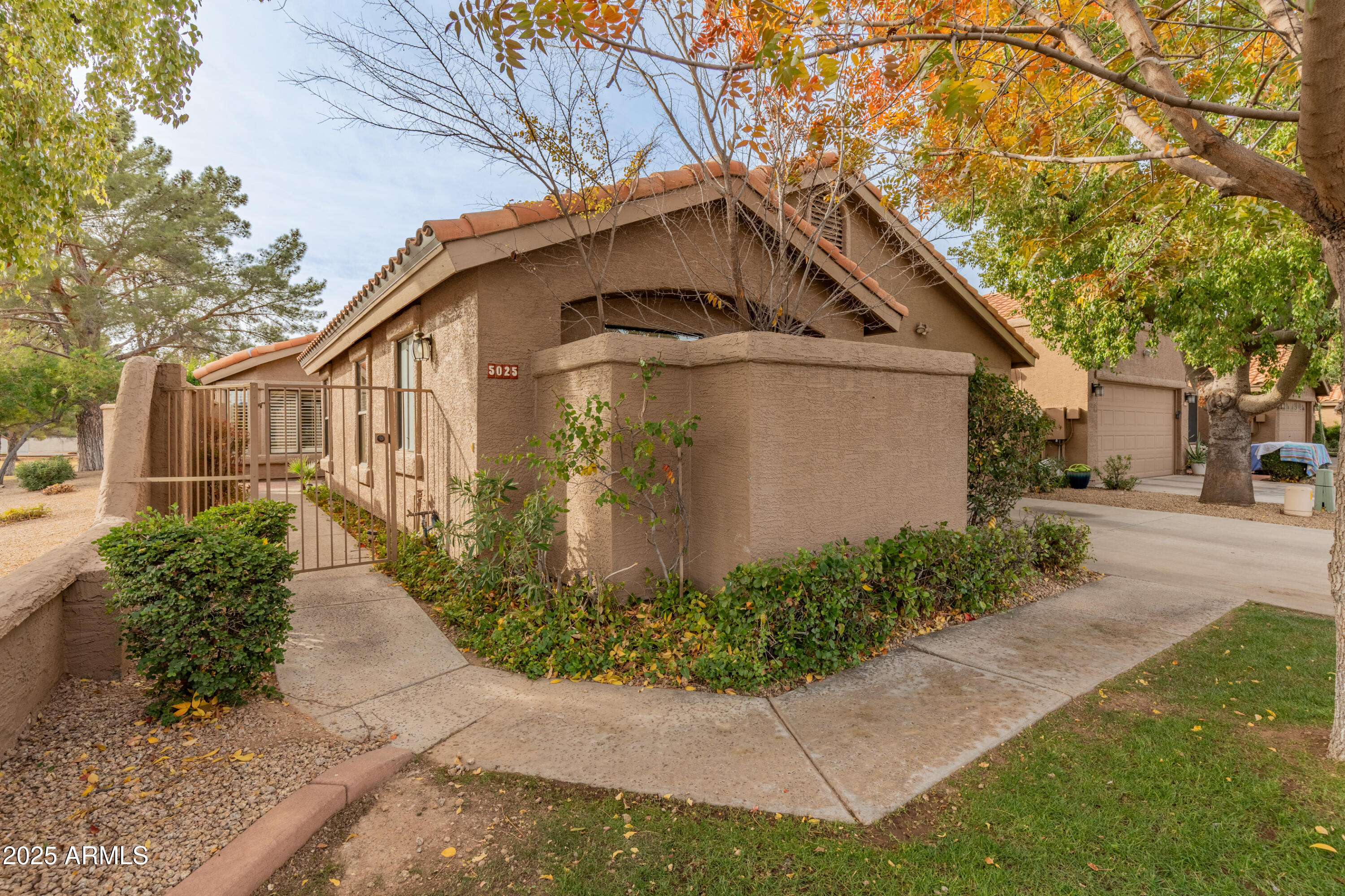 5025 E WALTANN Lane