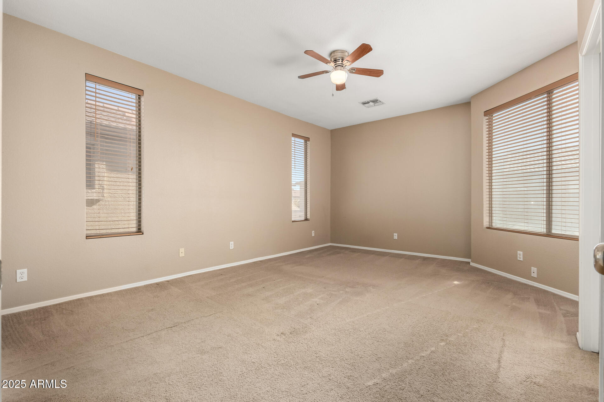 5331 E HOLMES Avenue