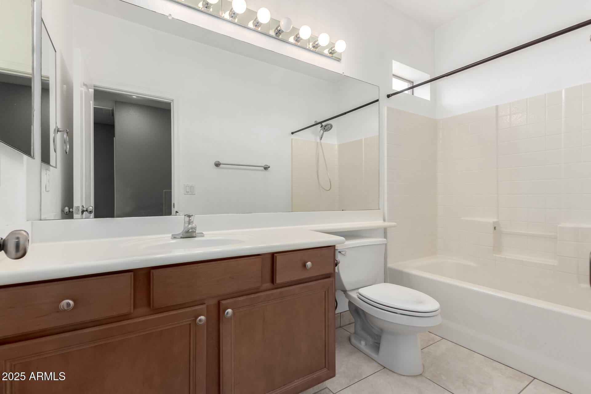 5331 E HOLMES Avenue