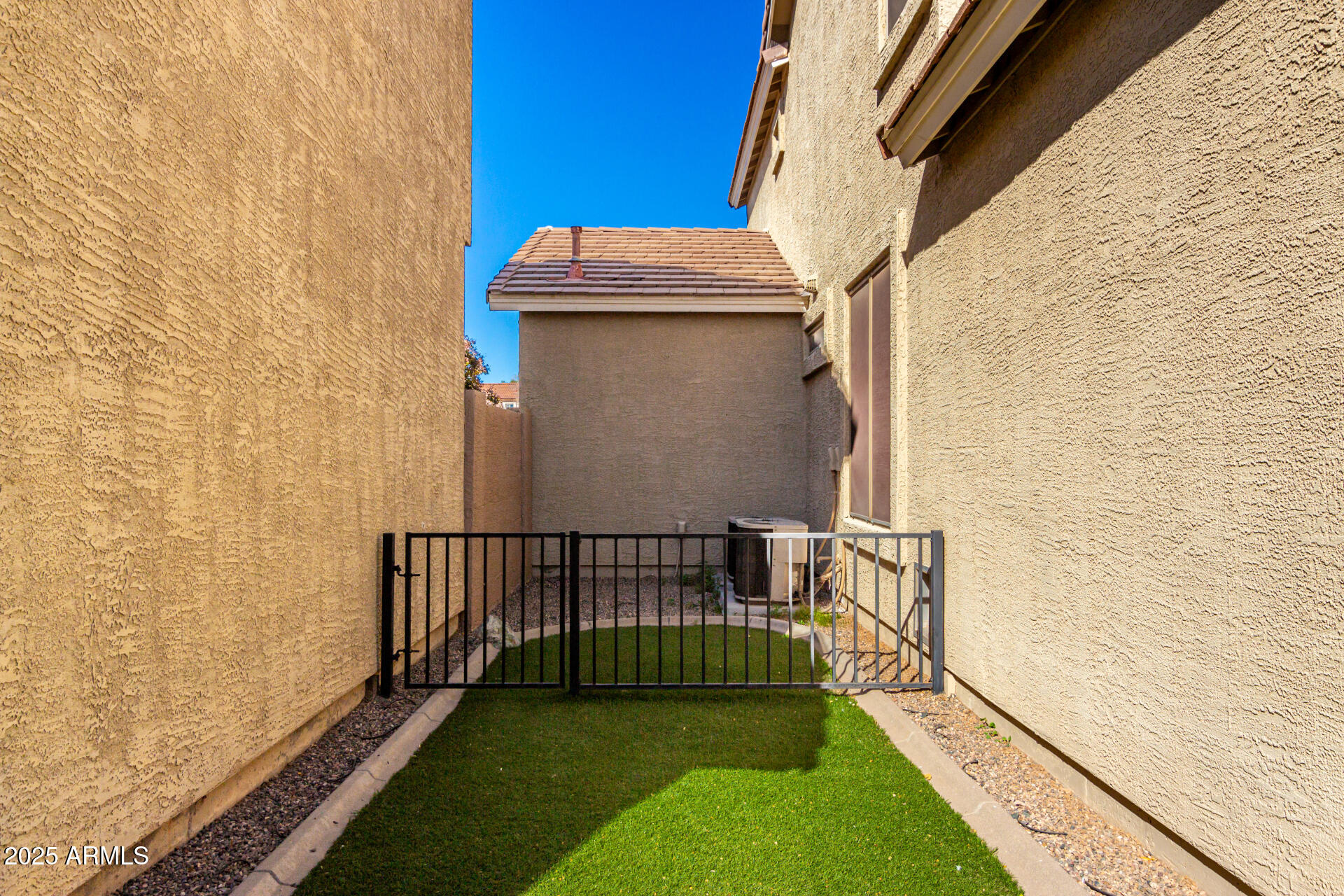 5331 E HOLMES Avenue