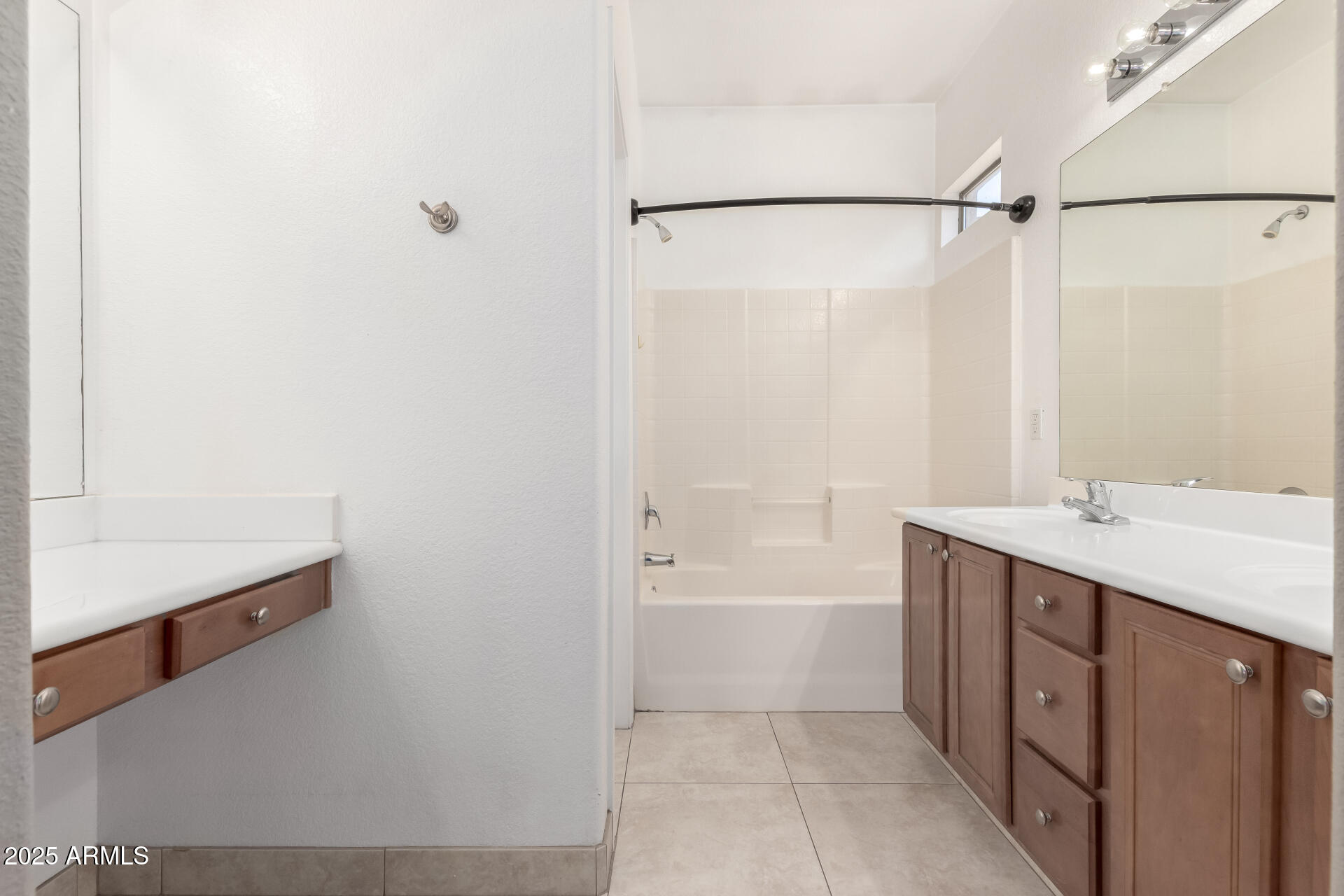 5331 E HOLMES Avenue