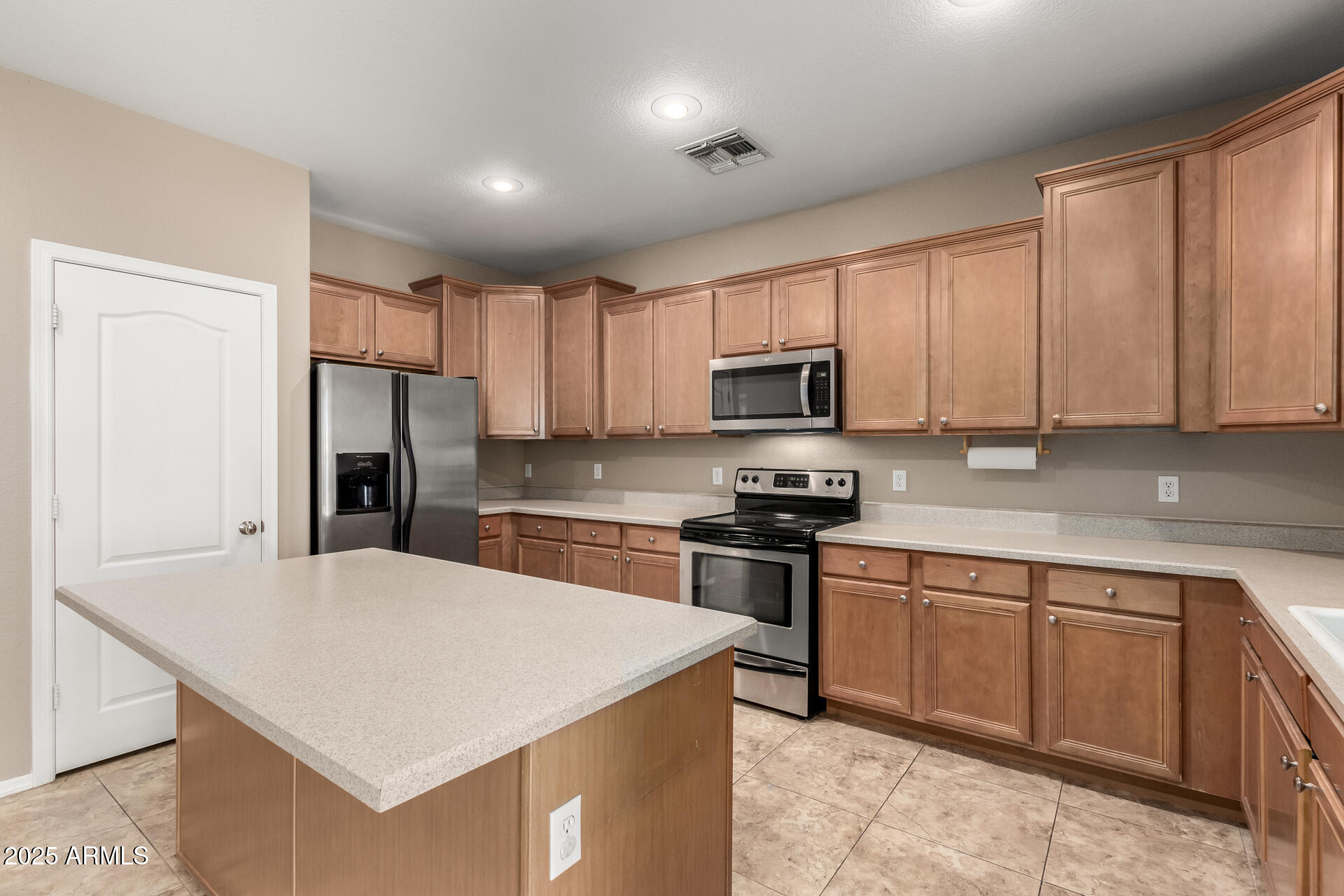 5331 E HOLMES Avenue