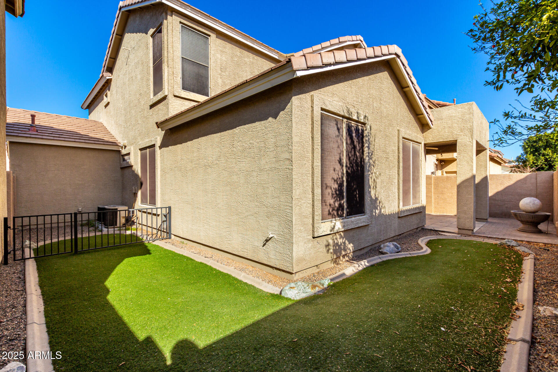 5331 E HOLMES Avenue