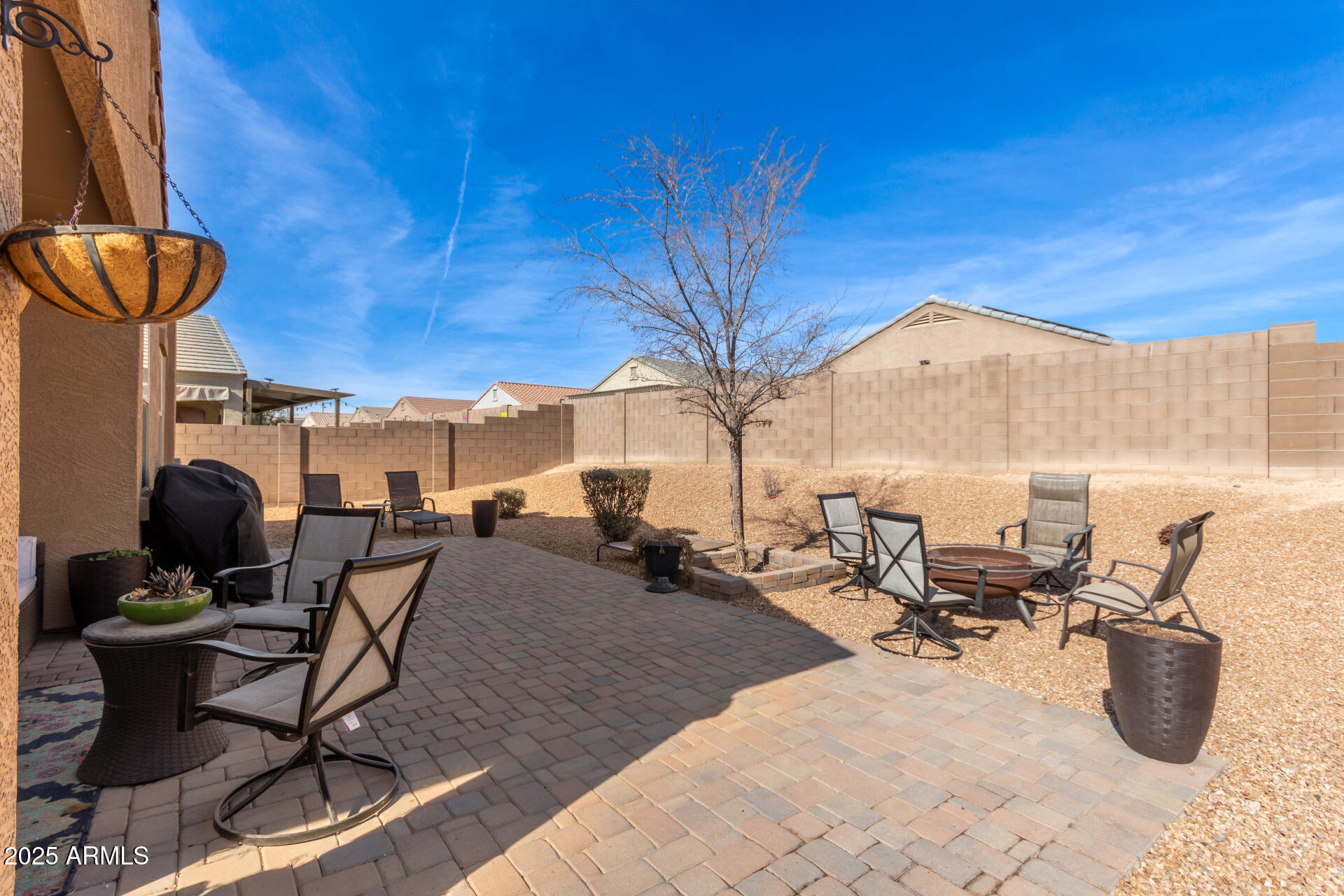 23802 W TAMARISK Avenue