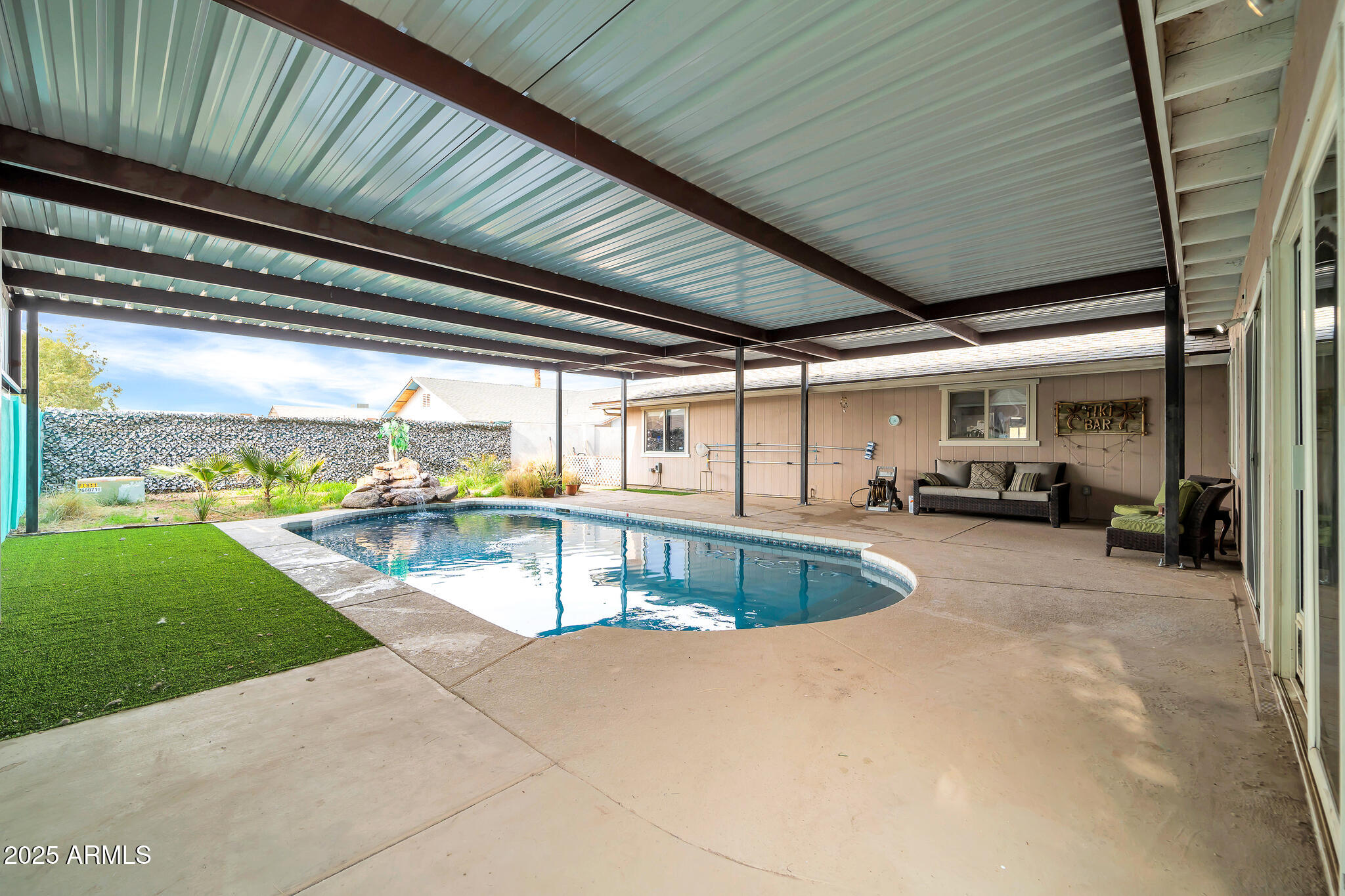 7337 W CLAREMONT Street