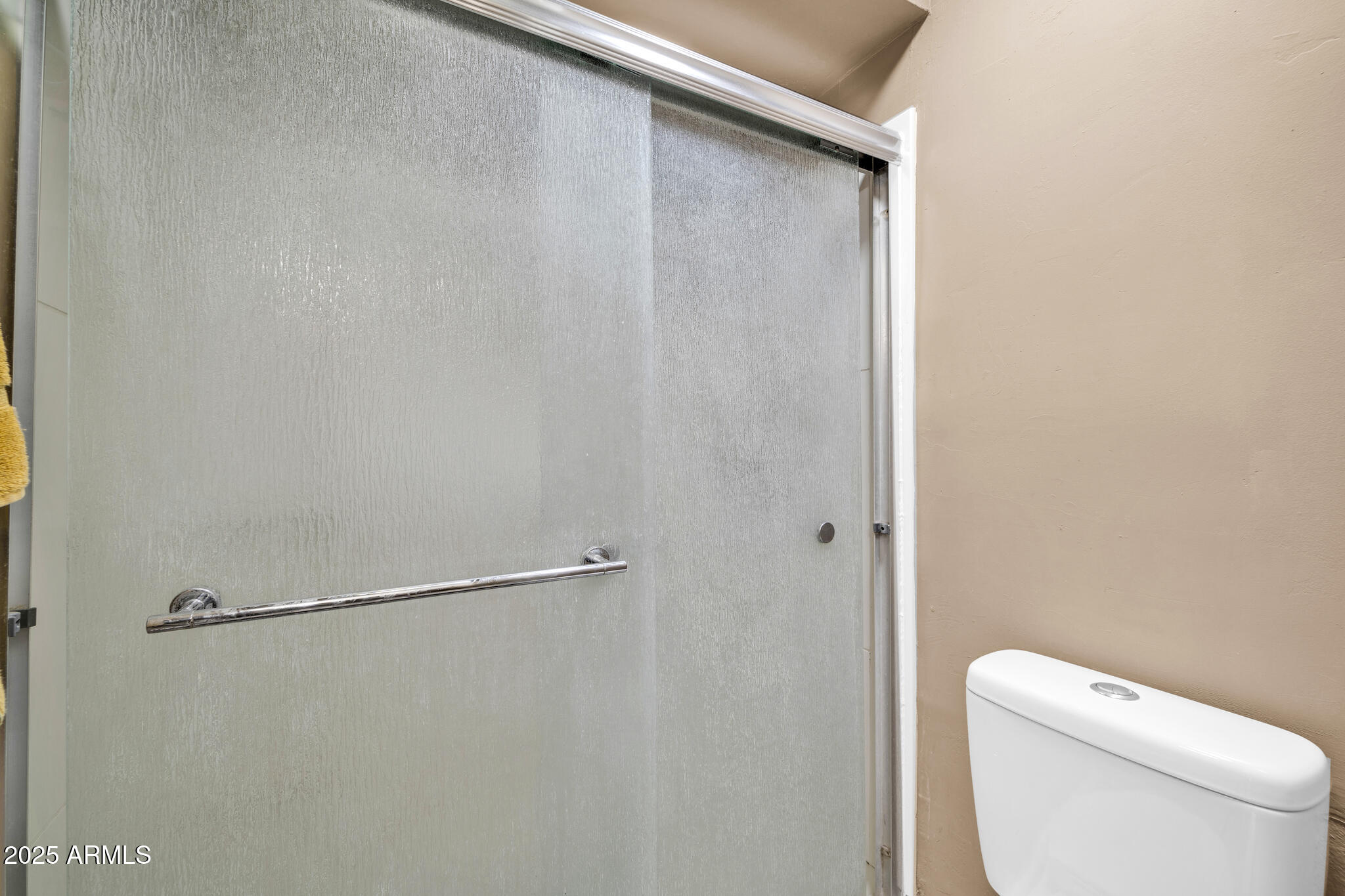 7337 W CLAREMONT Street