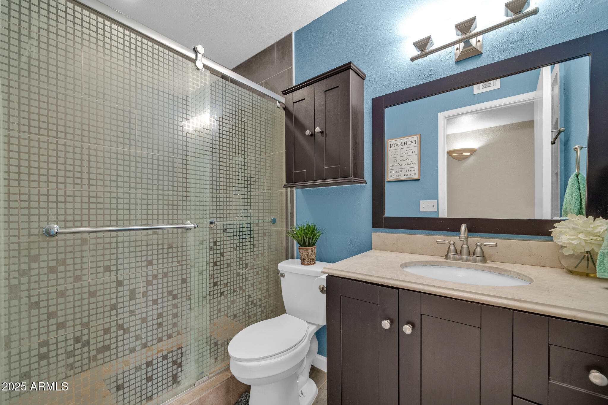 7337 W CLAREMONT Street