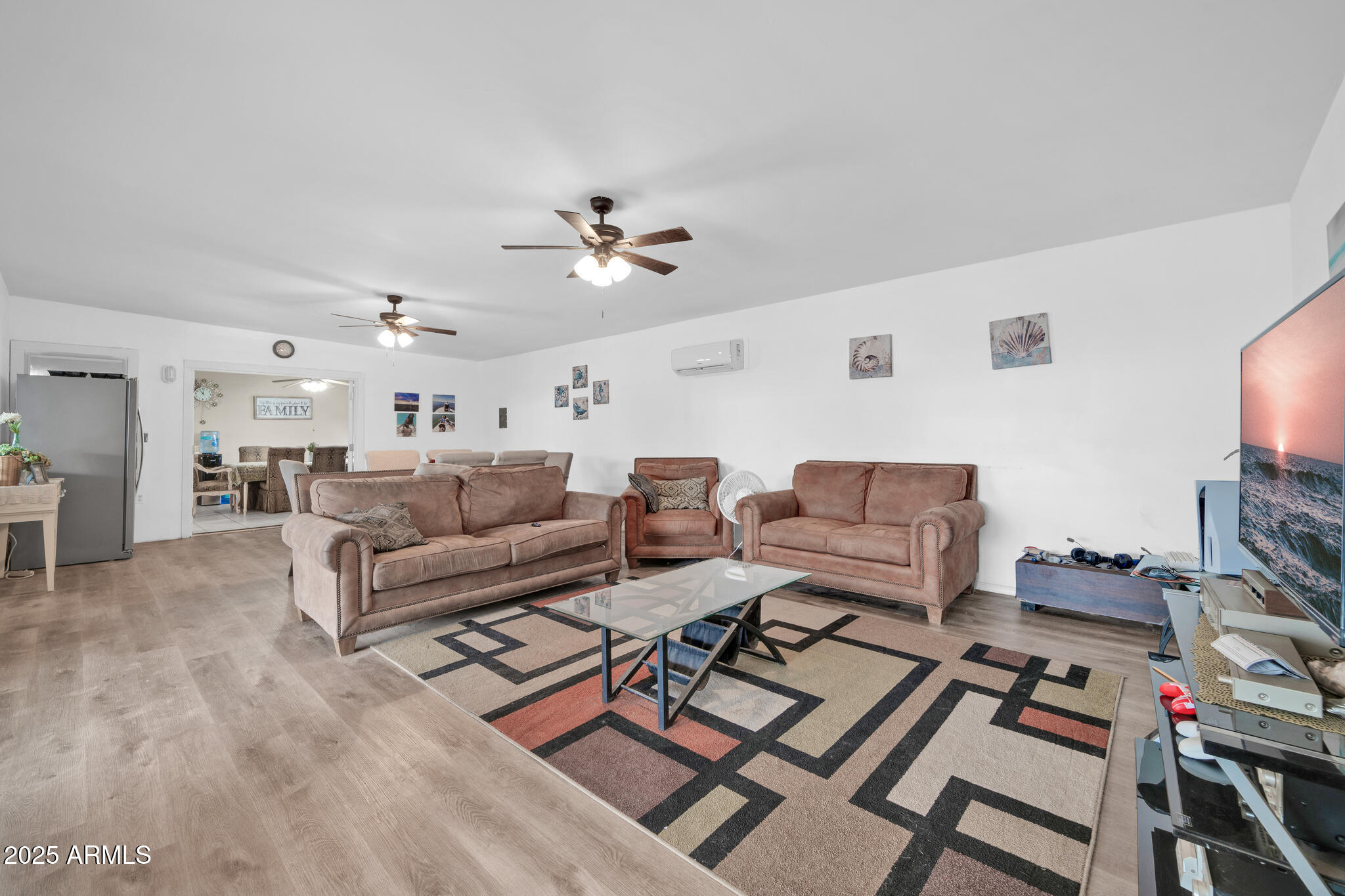 7337 W CLAREMONT Street