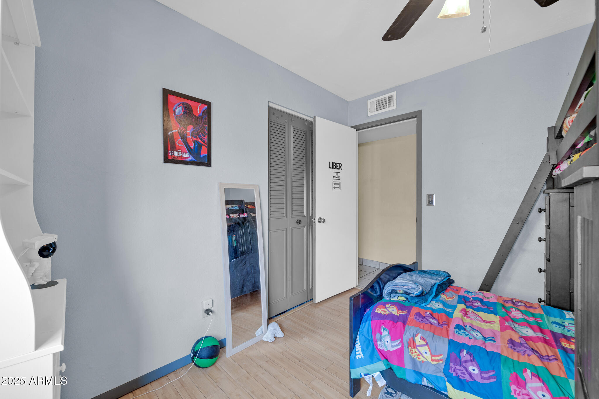 7337 W CLAREMONT Street