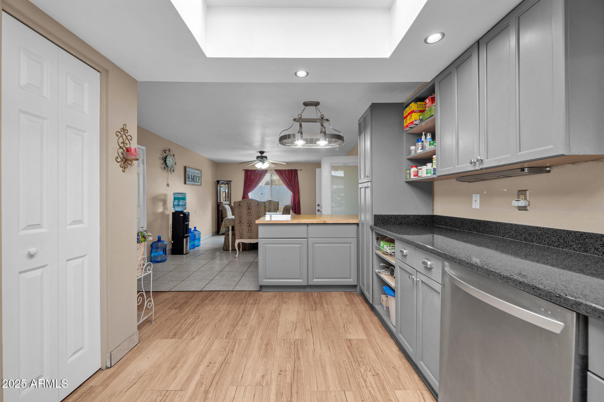 7337 W CLAREMONT Street