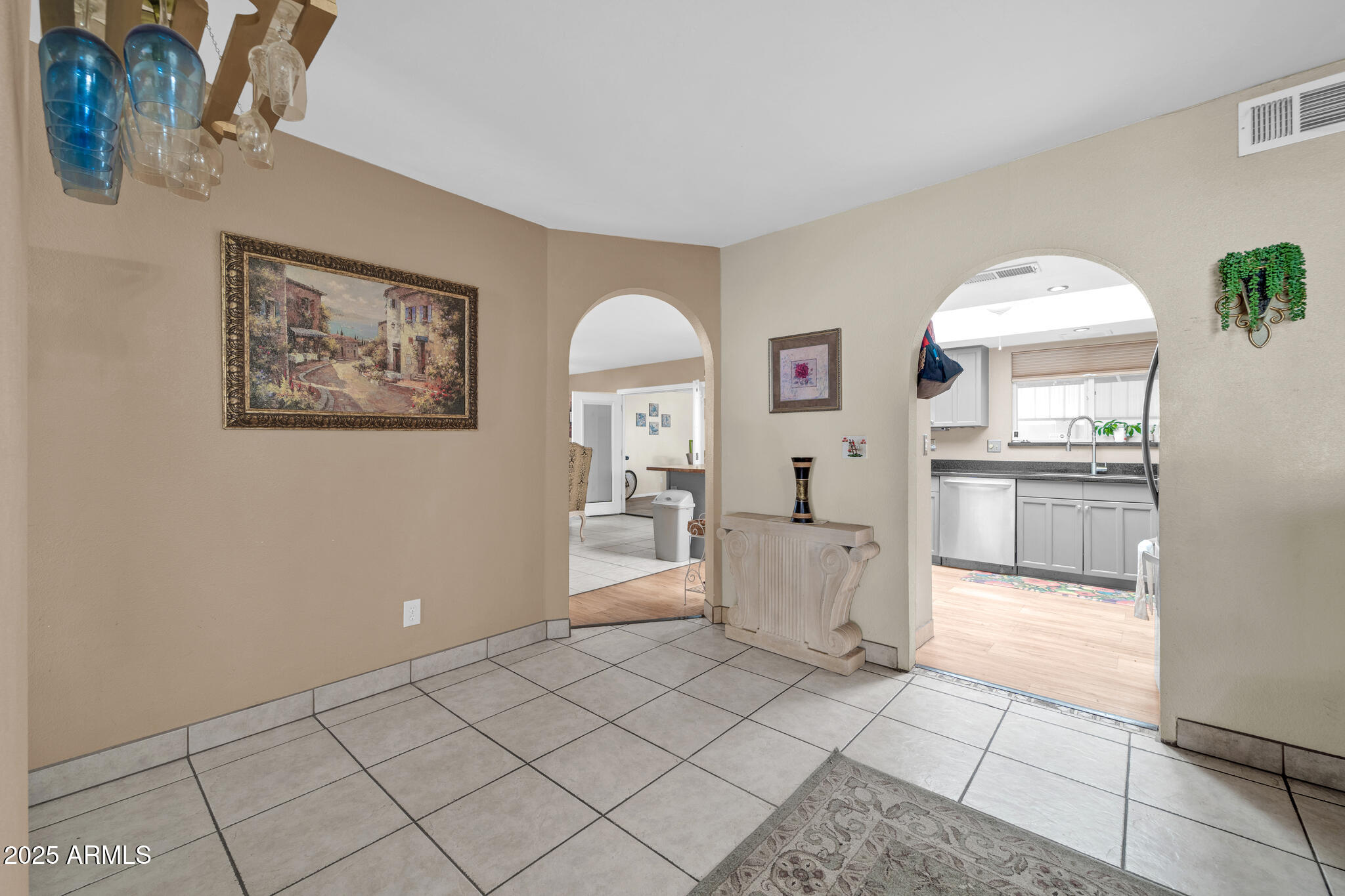 7337 W CLAREMONT Street