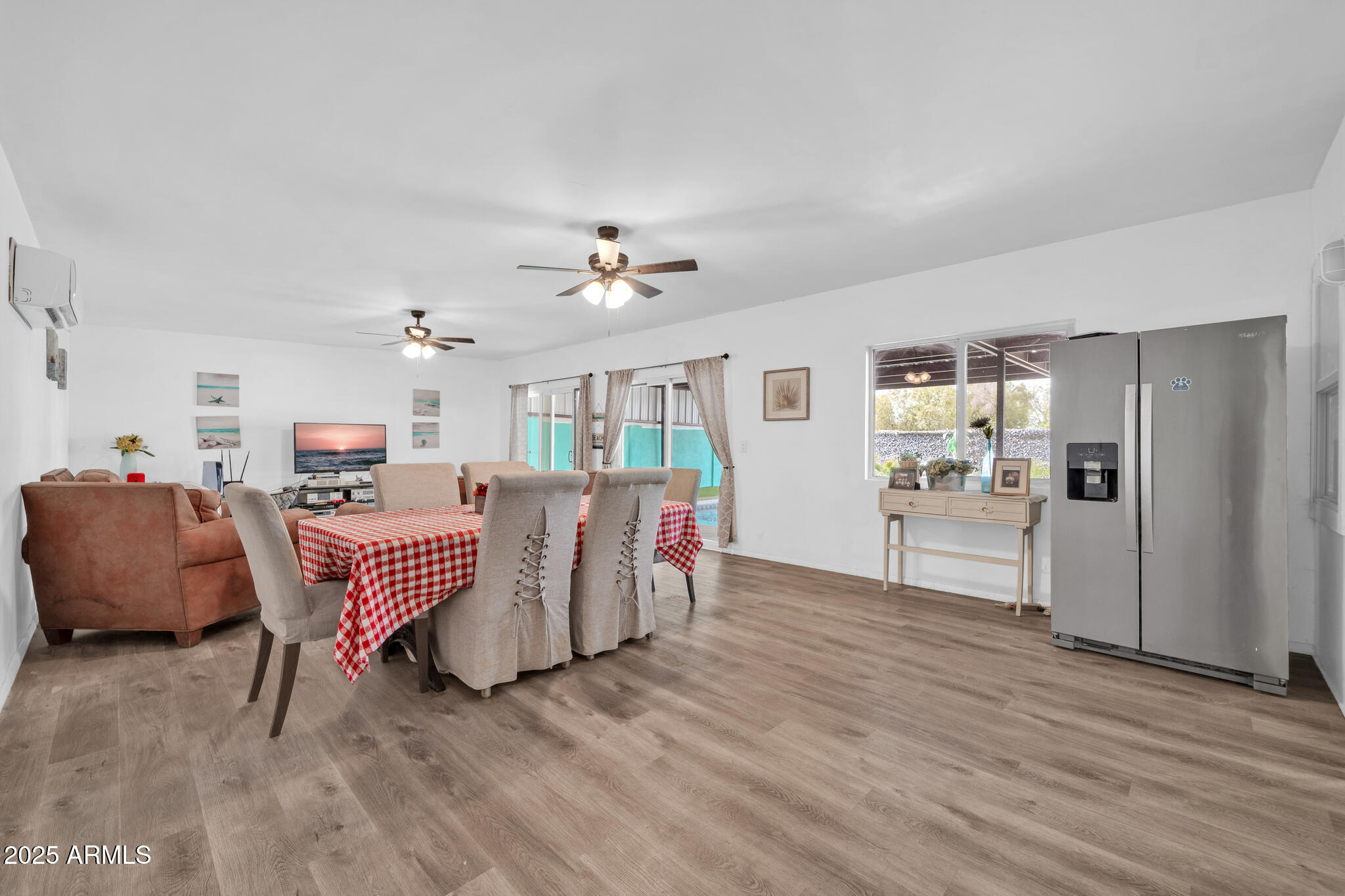 7337 W CLAREMONT Street