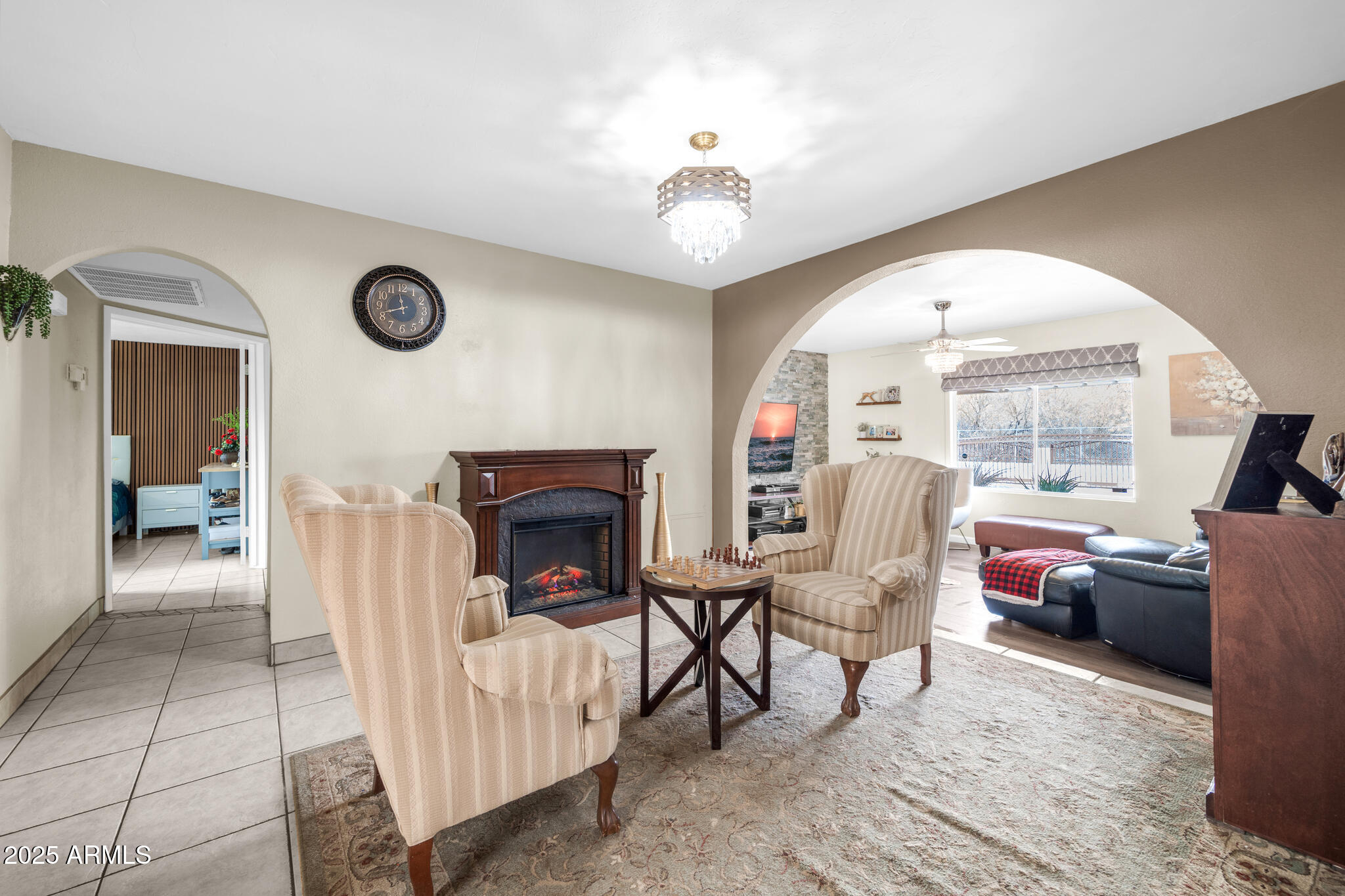 7337 W CLAREMONT Street