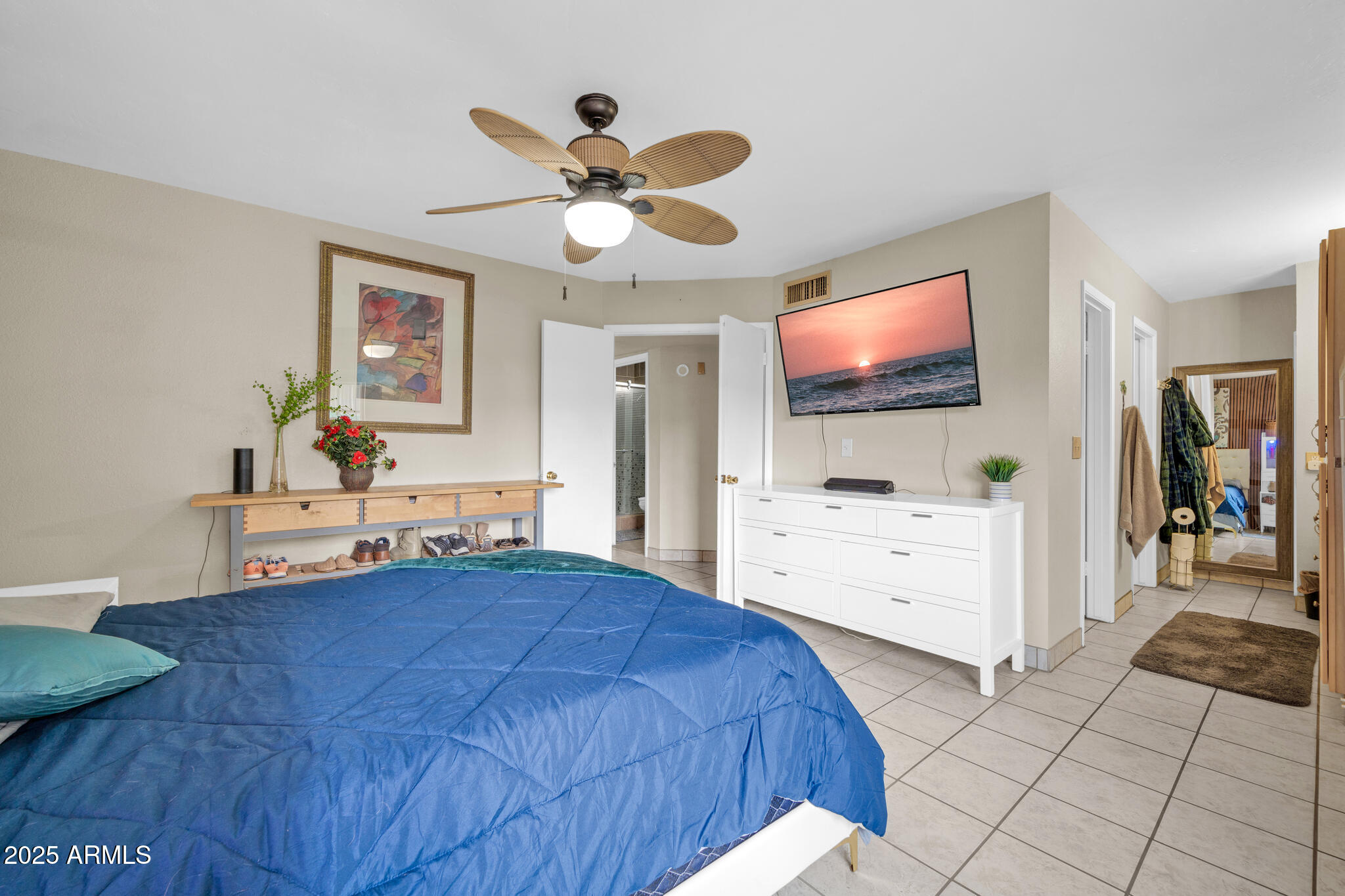 7337 W CLAREMONT Street