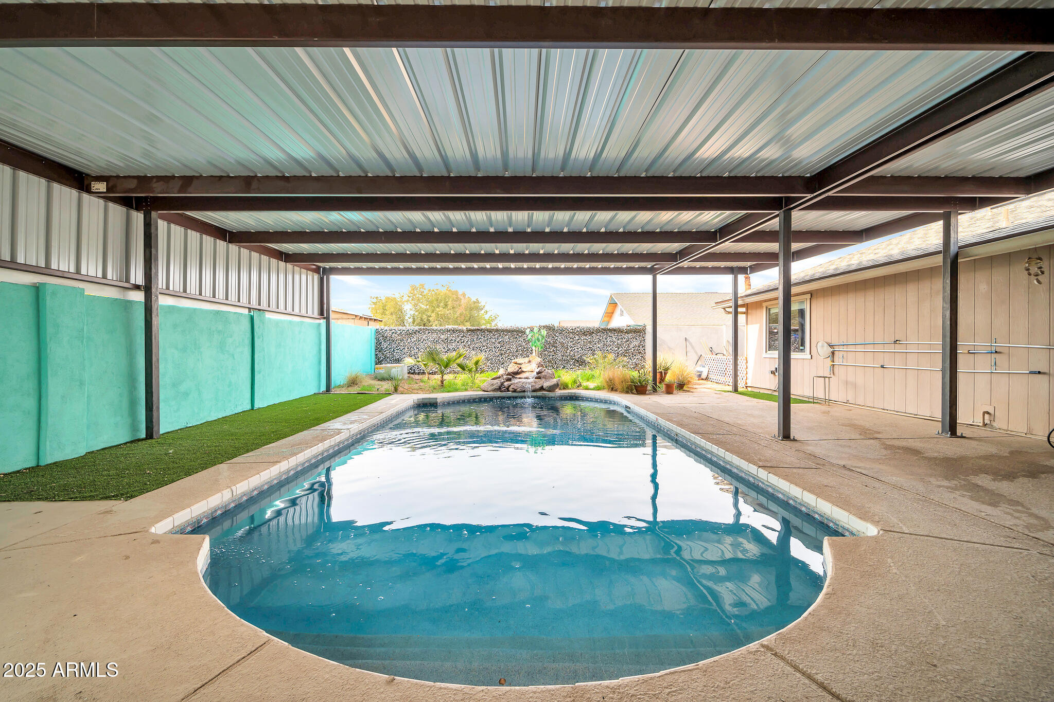 7337 W CLAREMONT Street