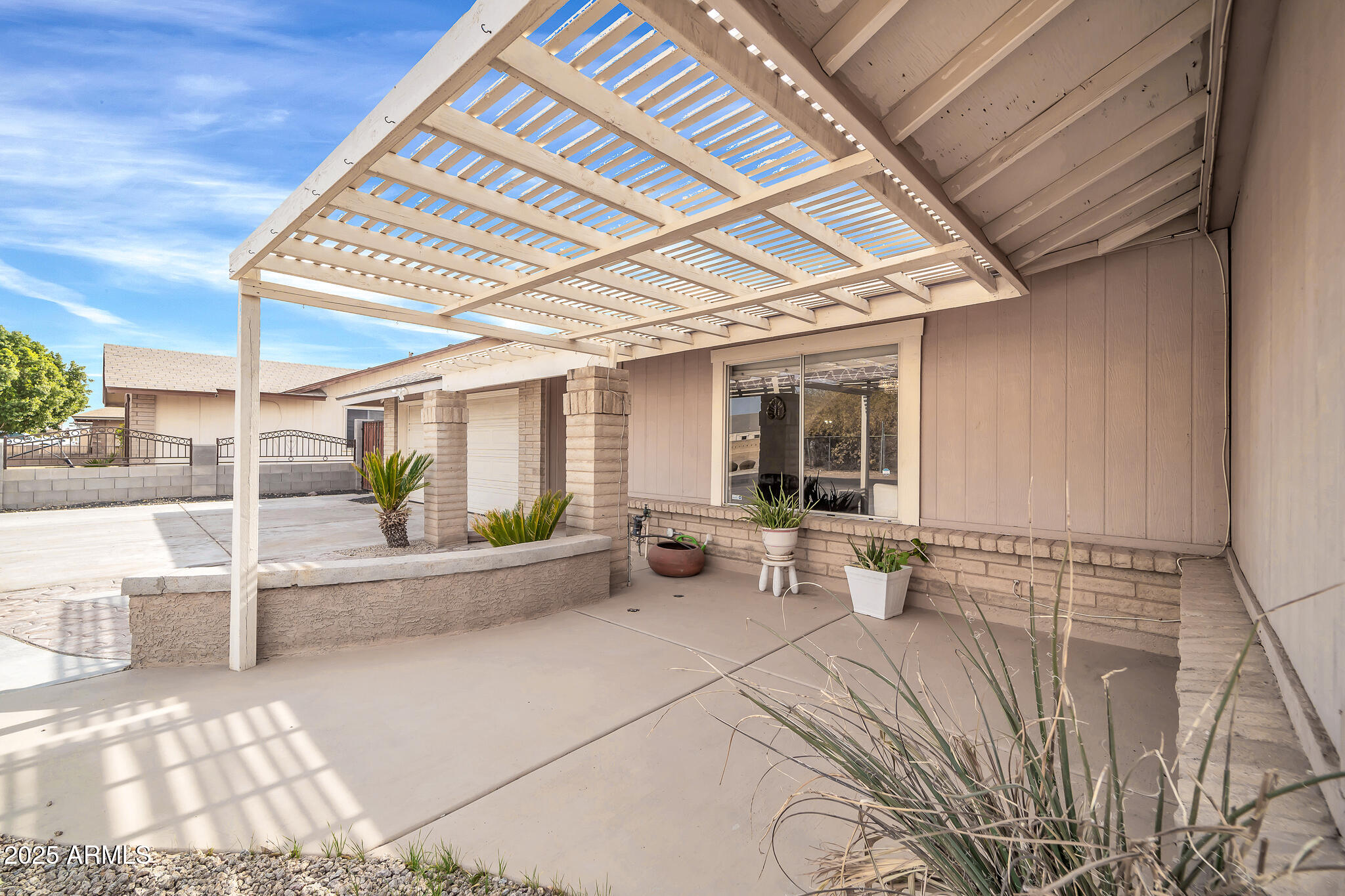 7337 W CLAREMONT Street