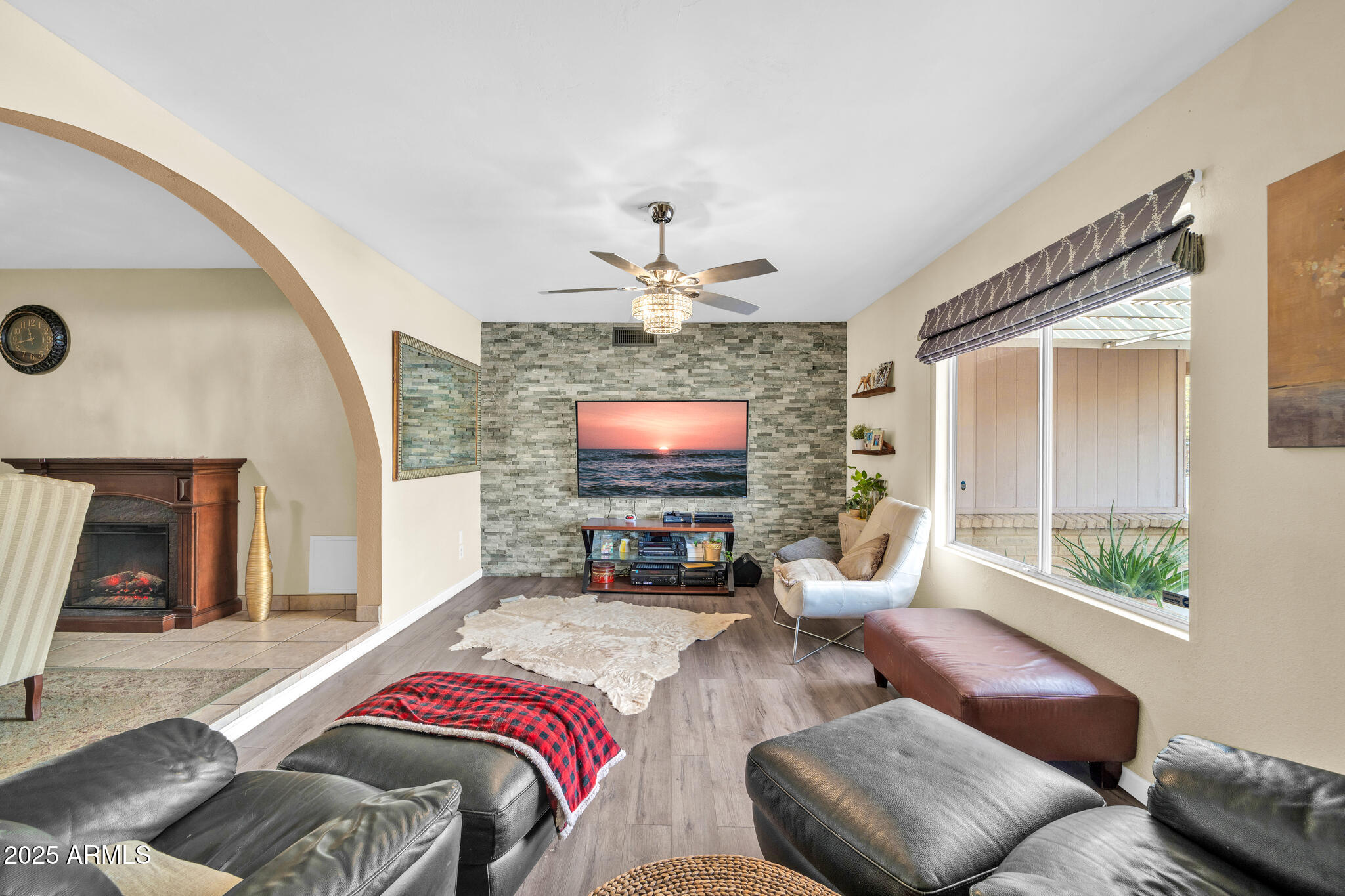 7337 W CLAREMONT Street