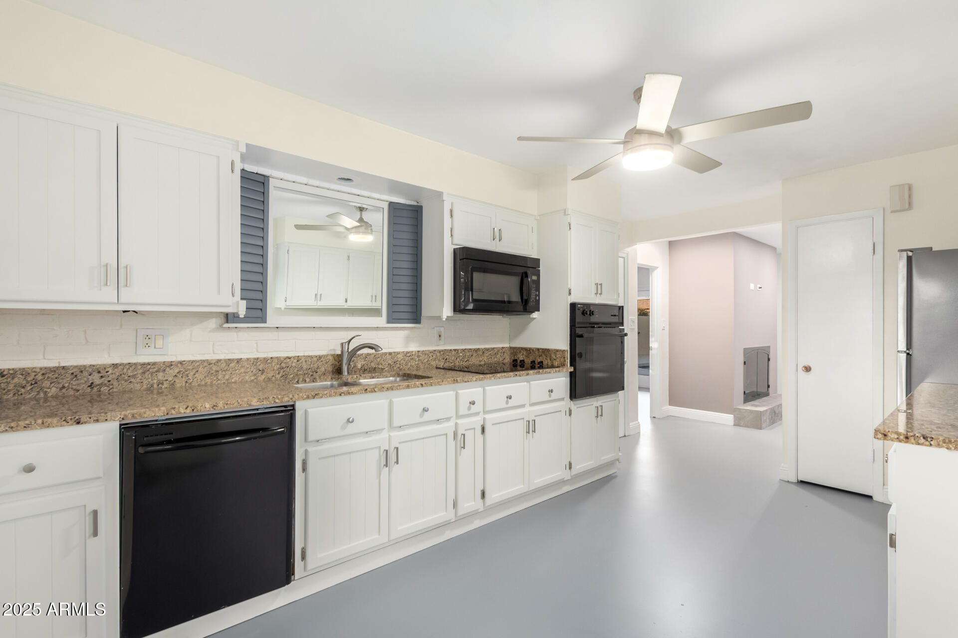 2607 N 74TH Place