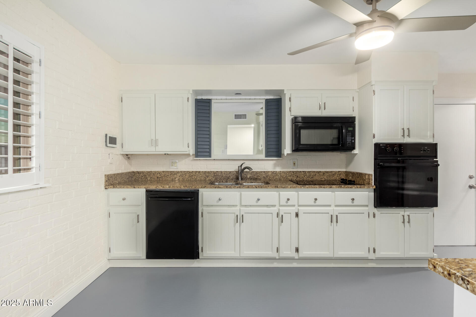 2607 N 74TH Place