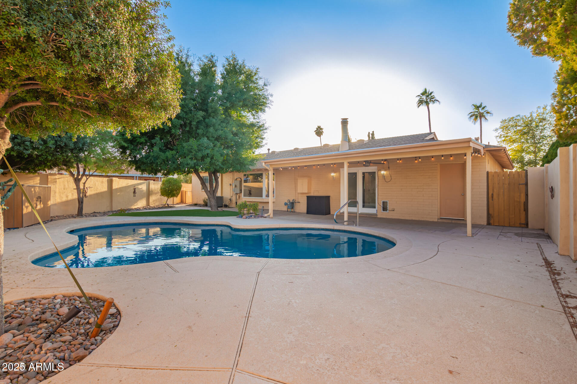 2607 N 74TH Place