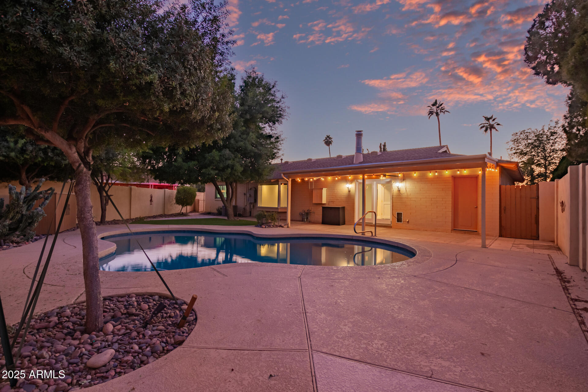 2607 N 74TH Place