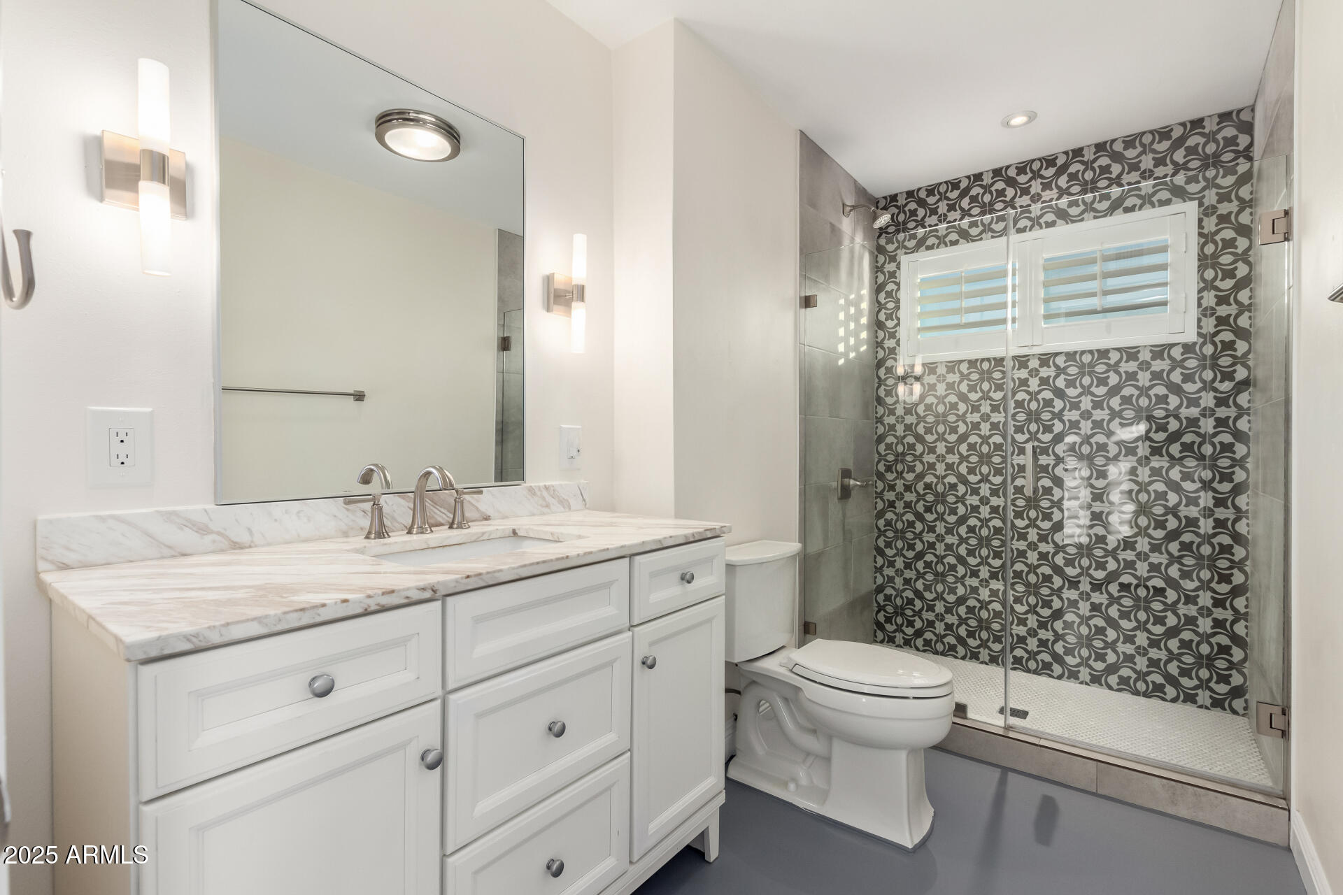 2607 N 74TH Place