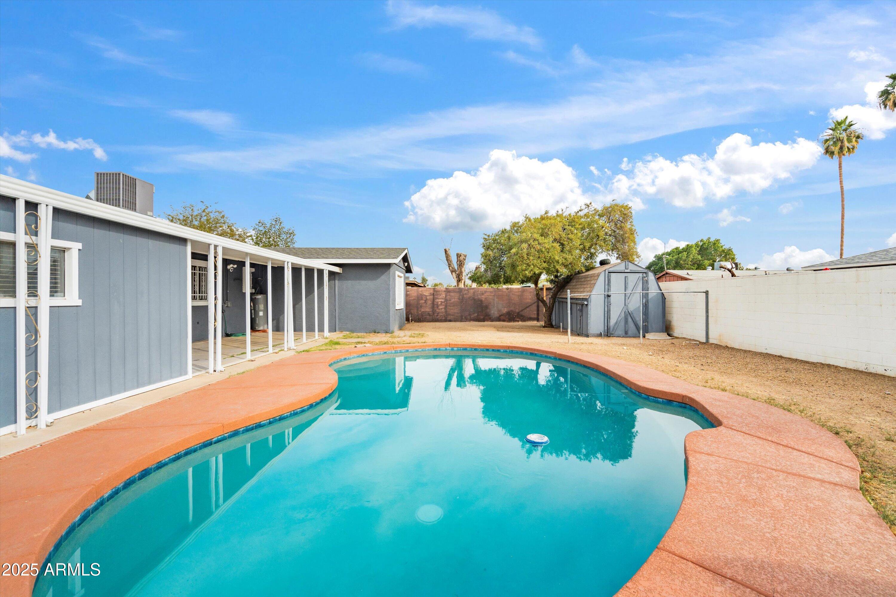 6015 W WHITTON Avenue