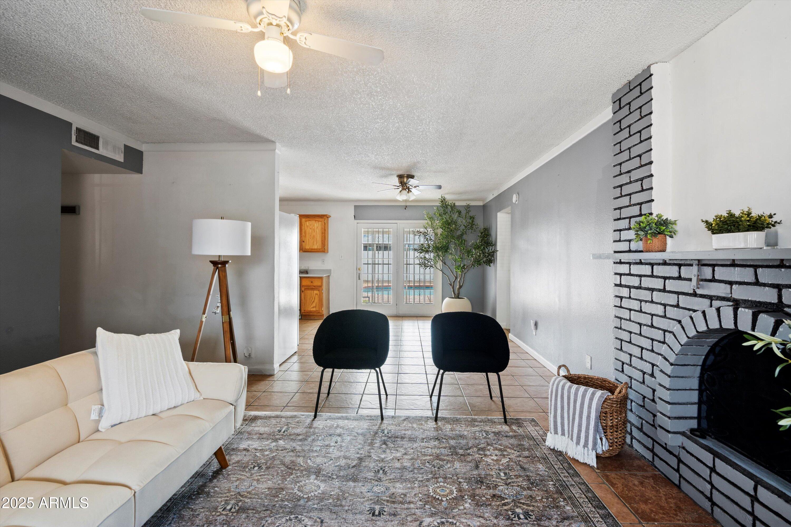 6015 W WHITTON Avenue