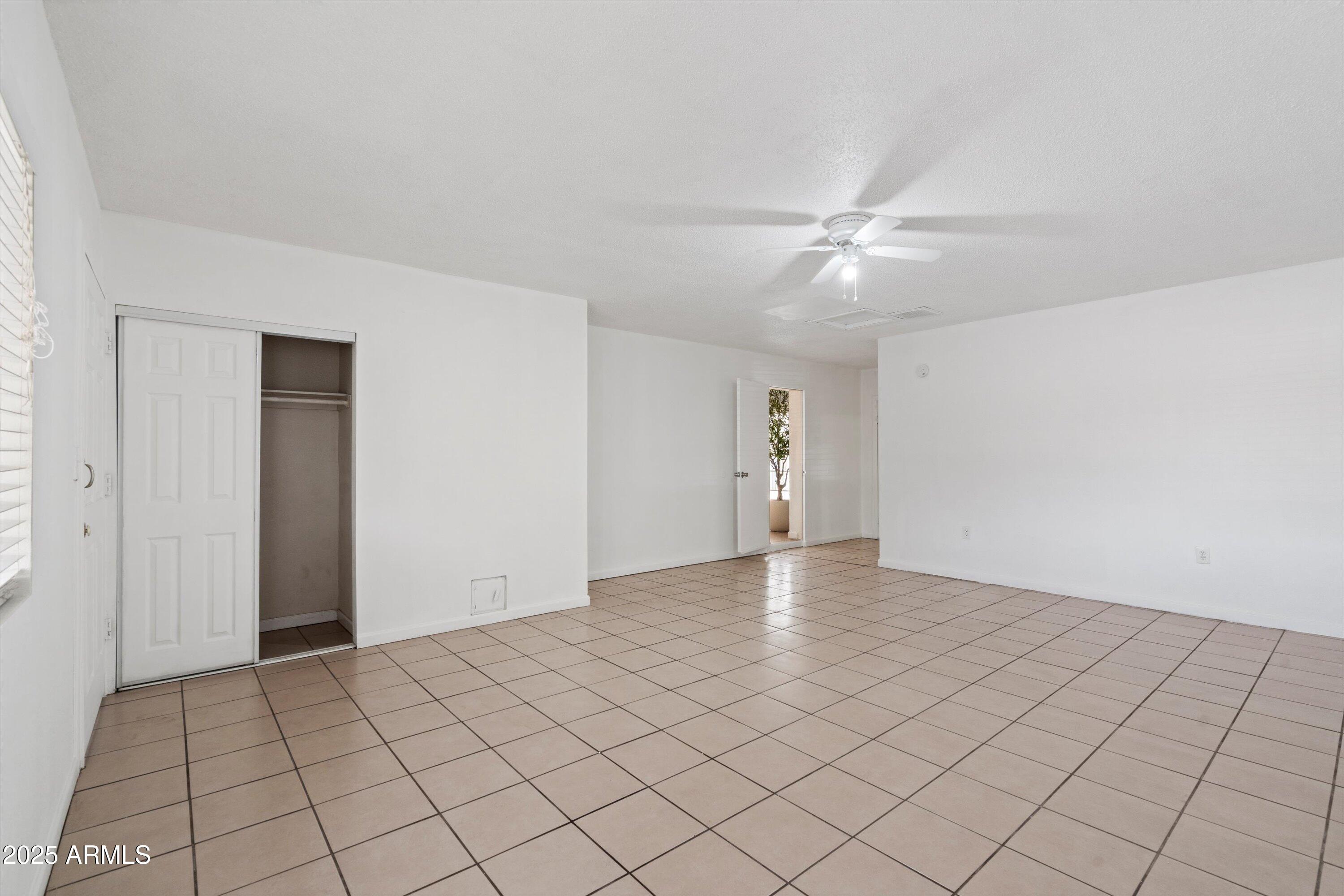 6015 W WHITTON Avenue