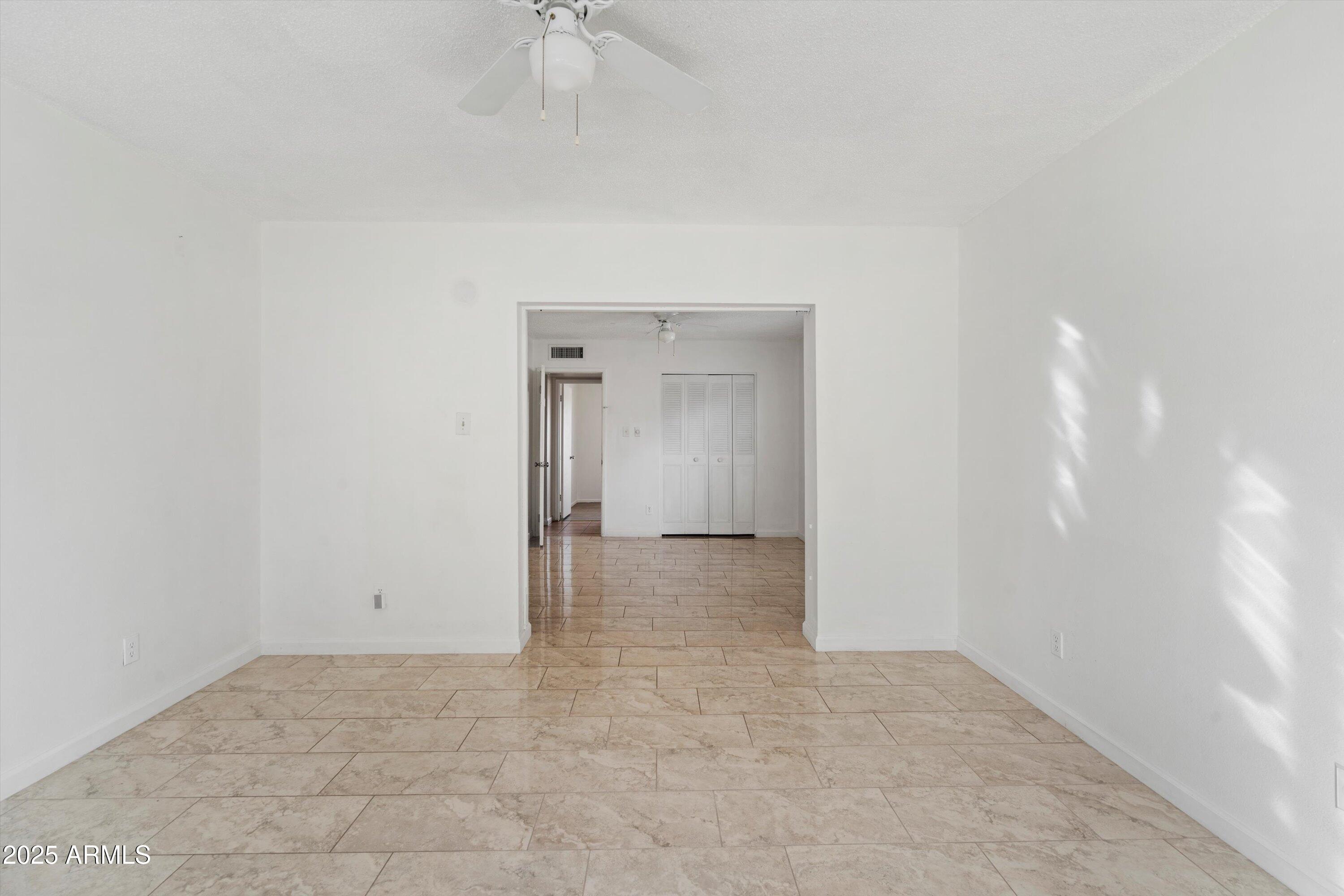 6015 W WHITTON Avenue