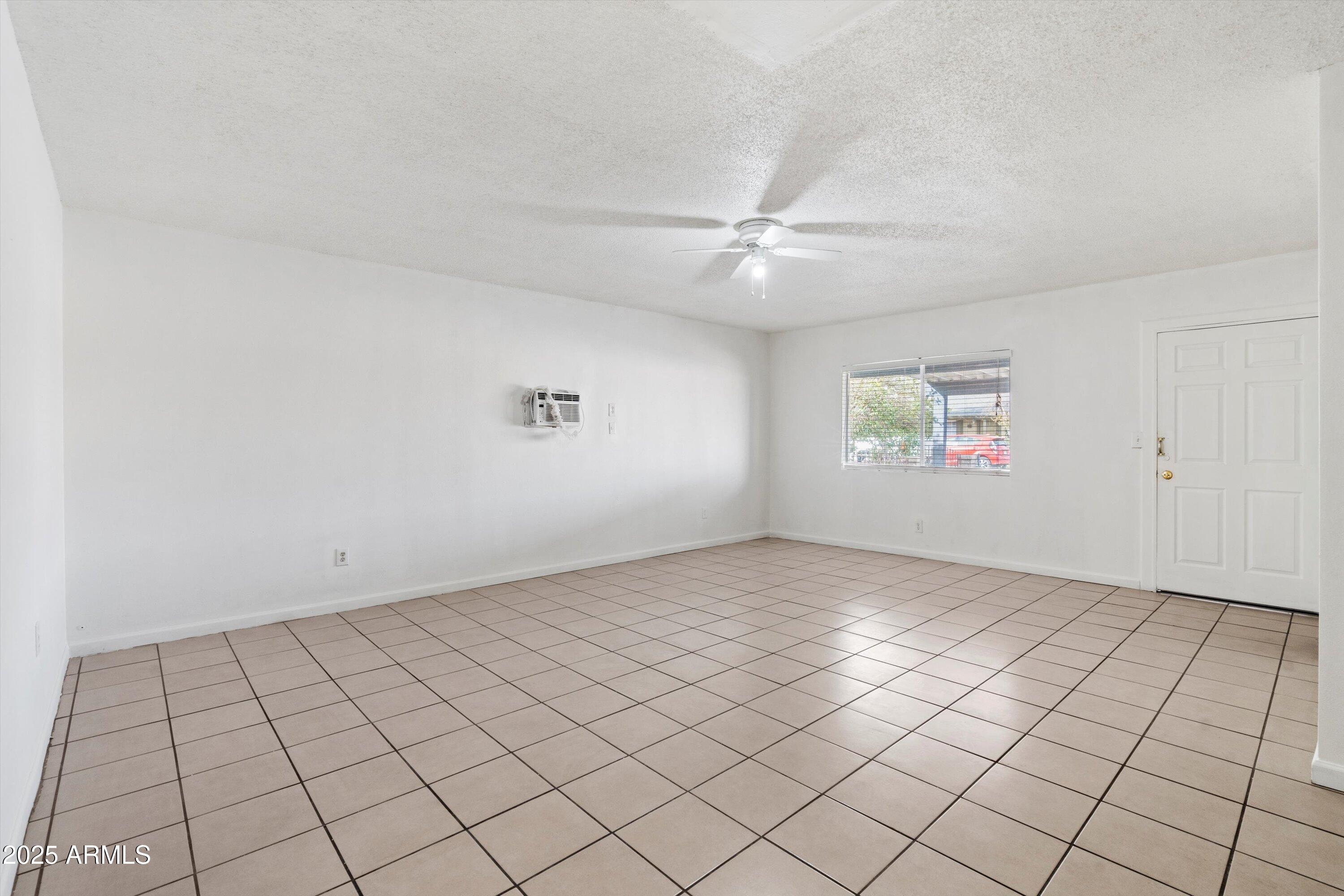 6015 W WHITTON Avenue