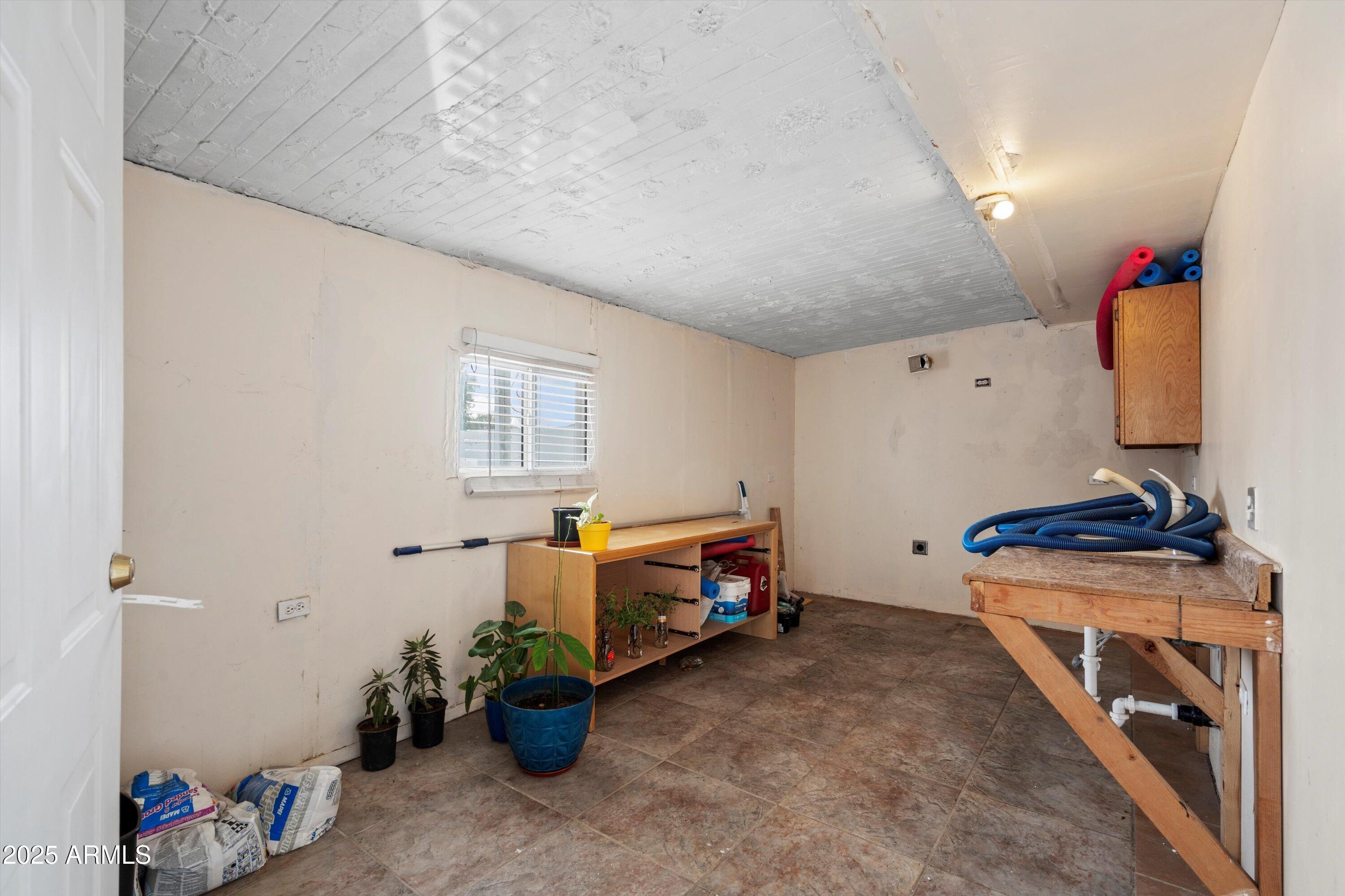 6015 W WHITTON Avenue