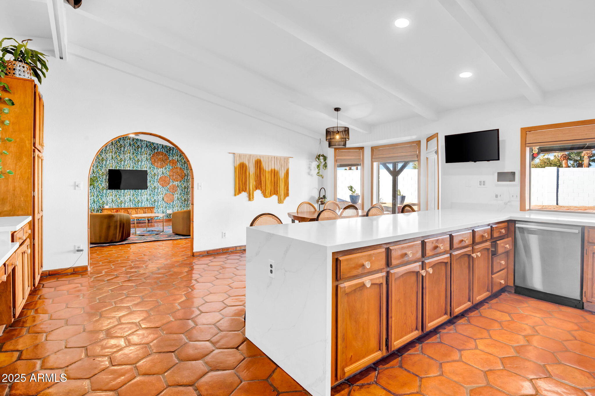 214 E MARCONI Avenue