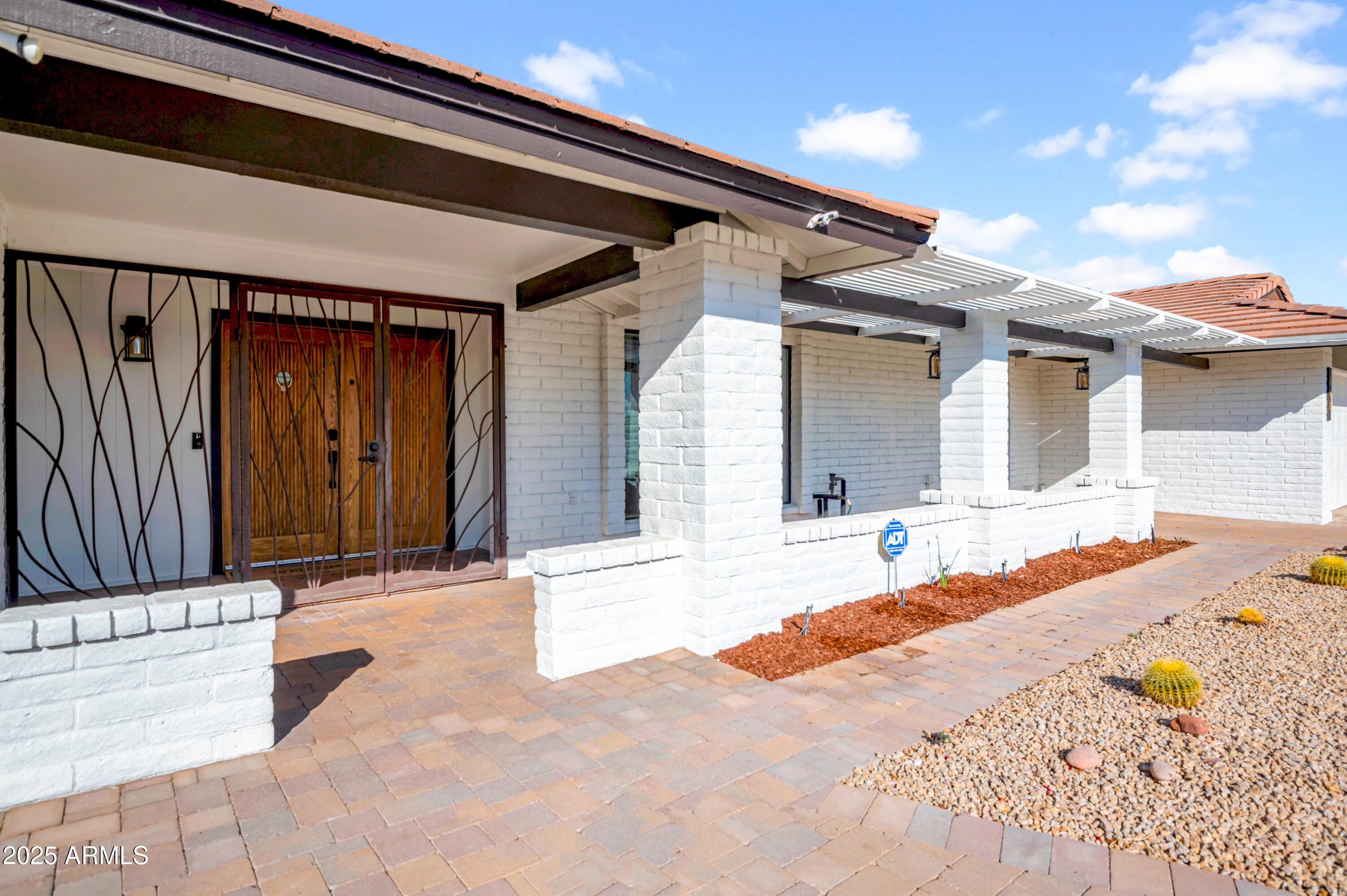 214 E MARCONI Avenue