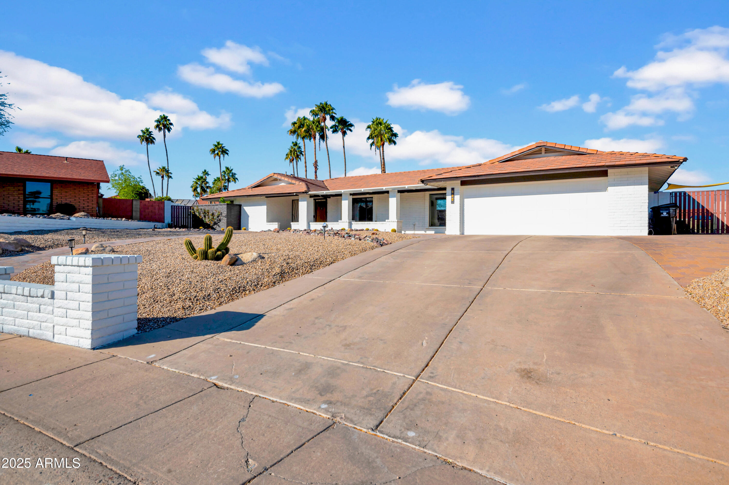 214 E MARCONI Avenue